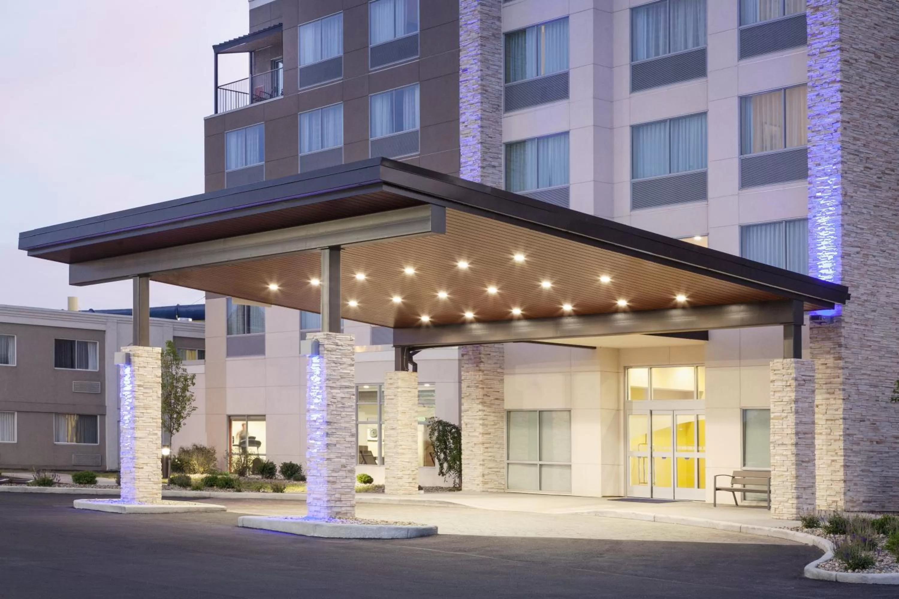 Property building in Holiday Inn Express & Suites Sandusky by IHG