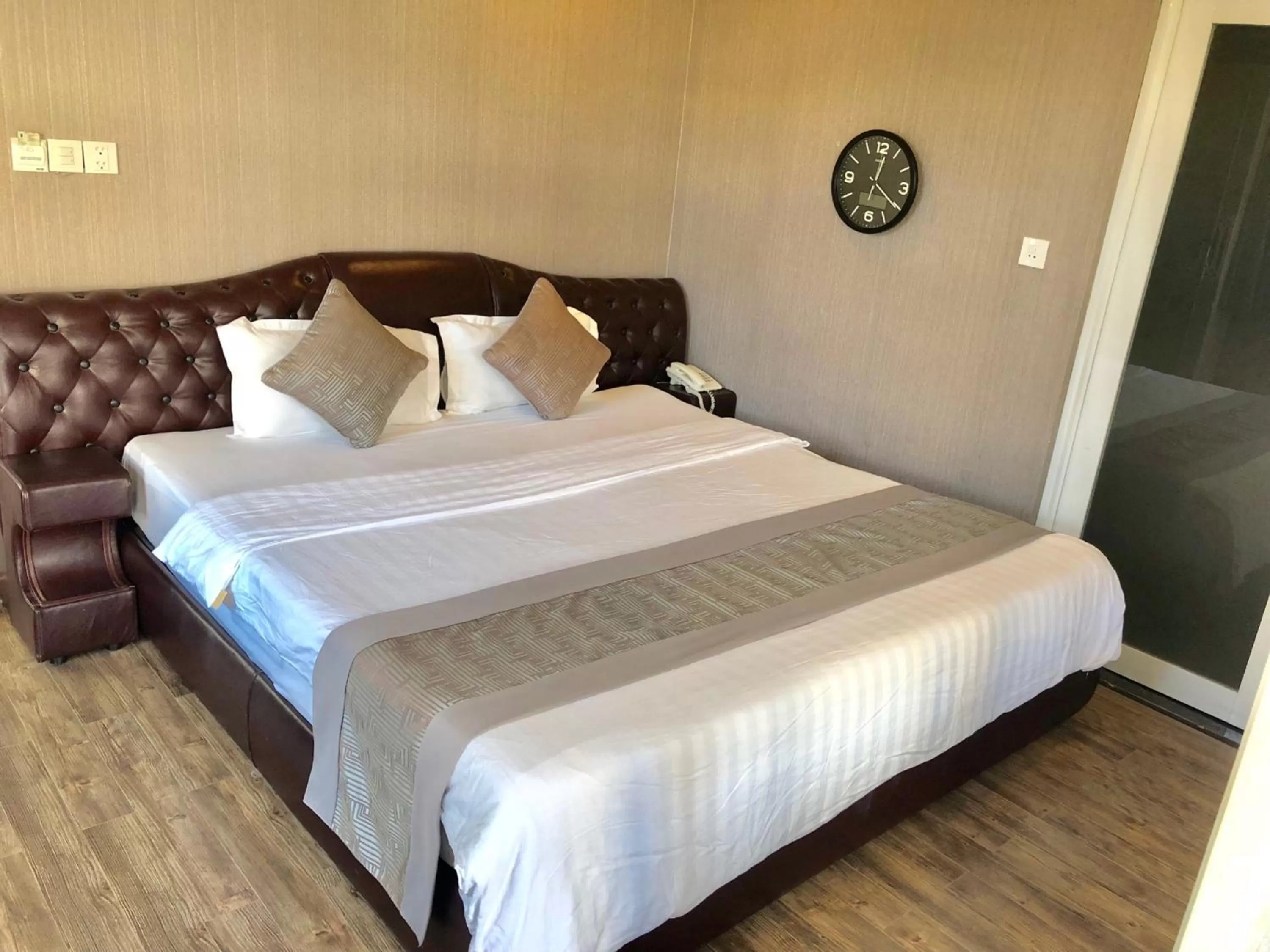 Bedroom, Bed in New Sun Hotel