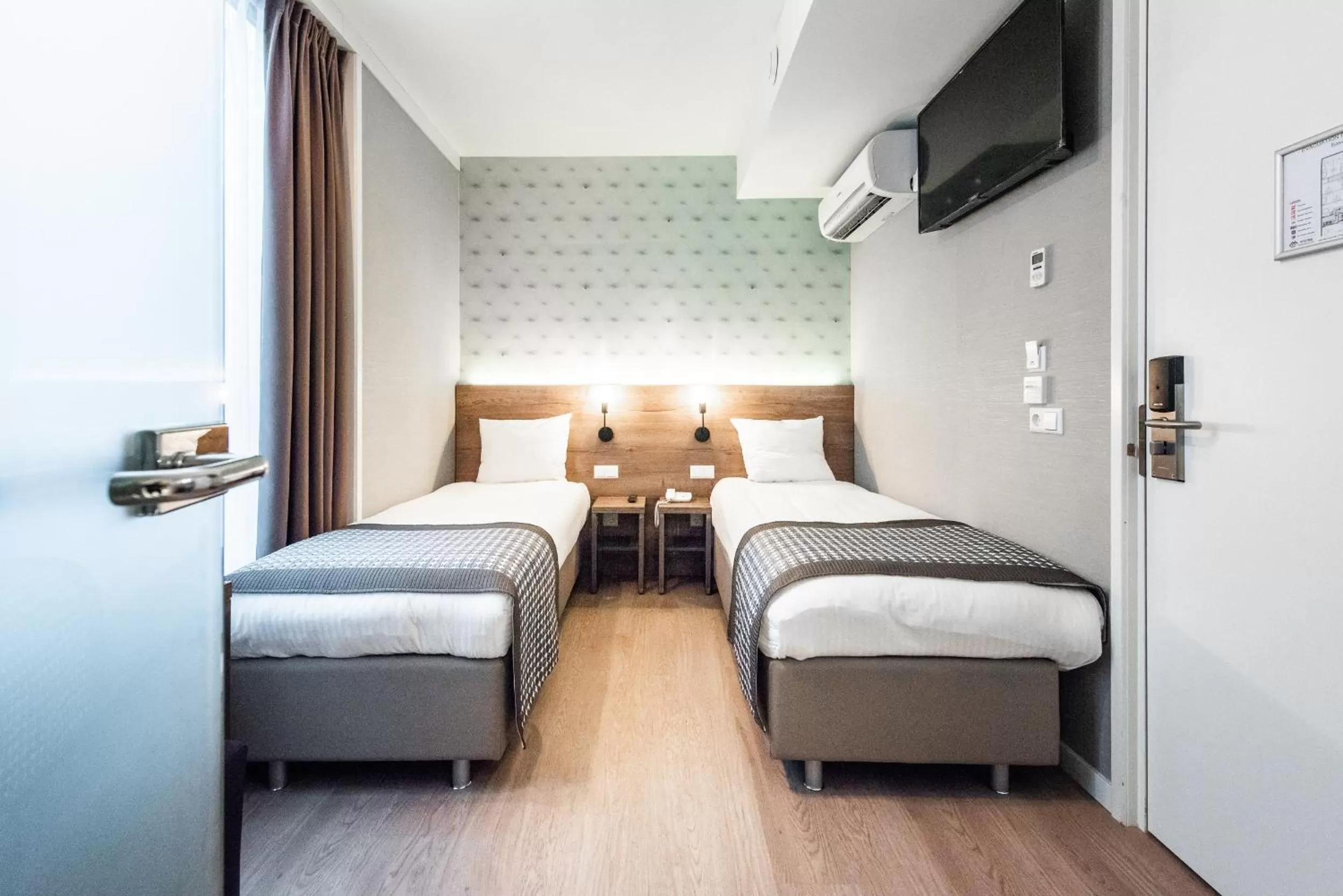 Bed in Melrose Hotel