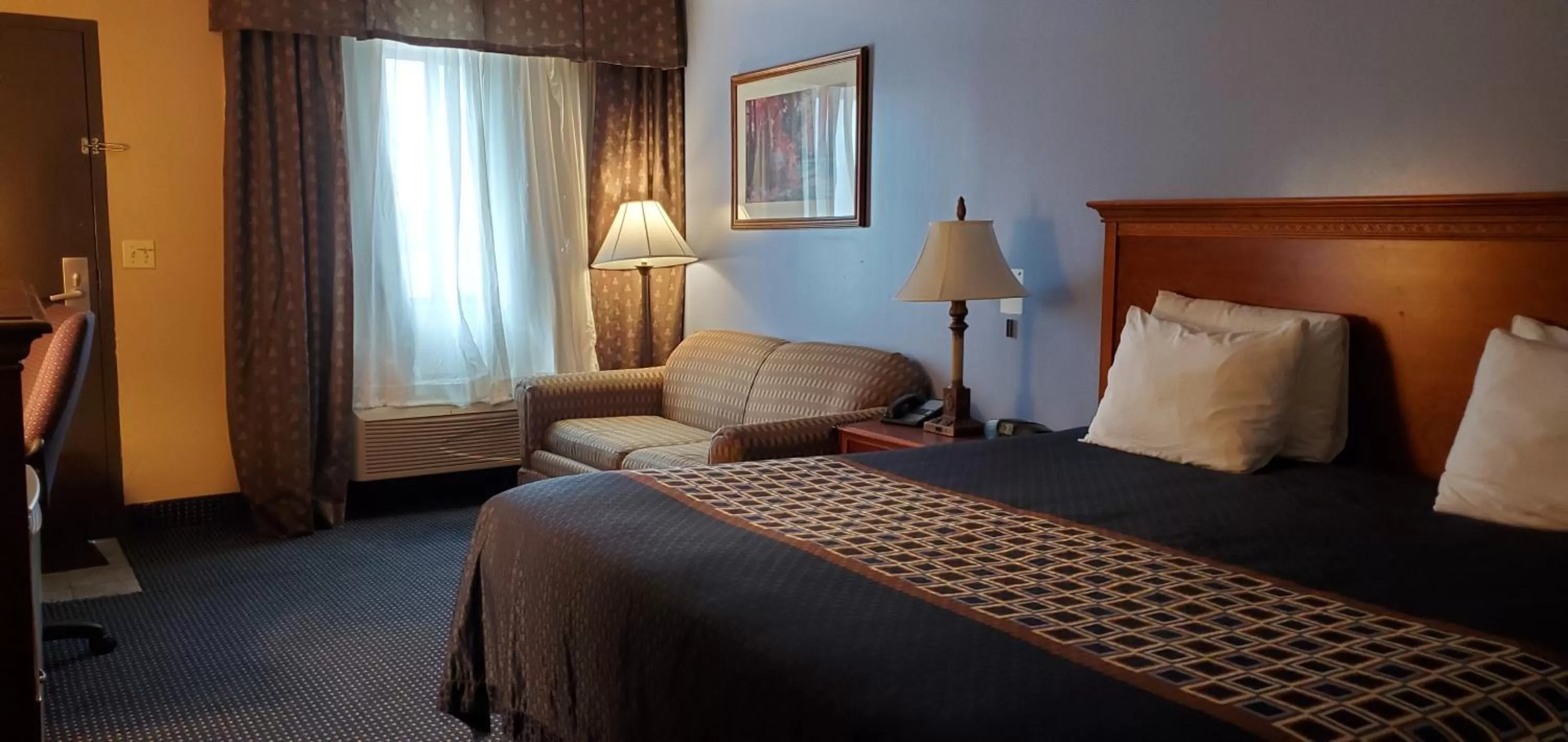 Photo of the whole room, Bed in VICTORIAN INN