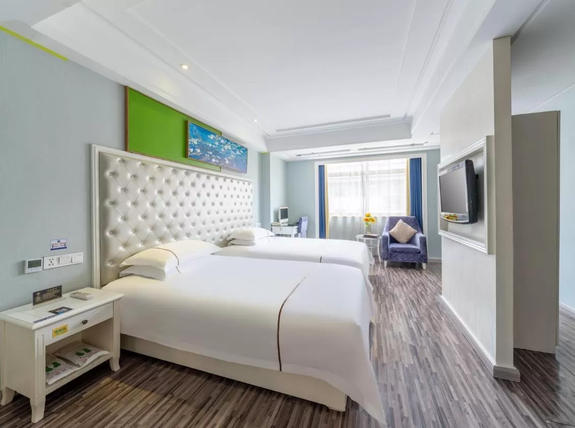 Bed in Lingshang Hotel