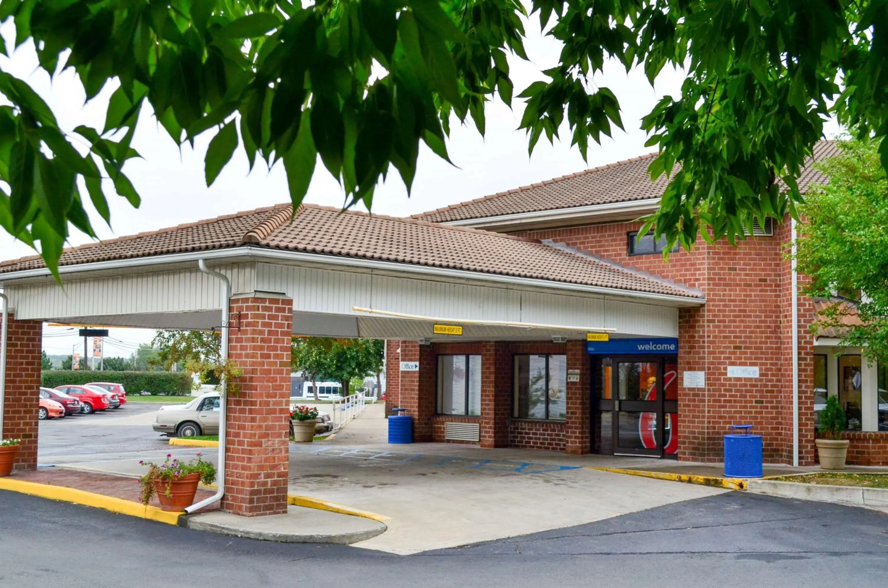 Property building in Motel 6-Albany, NY
