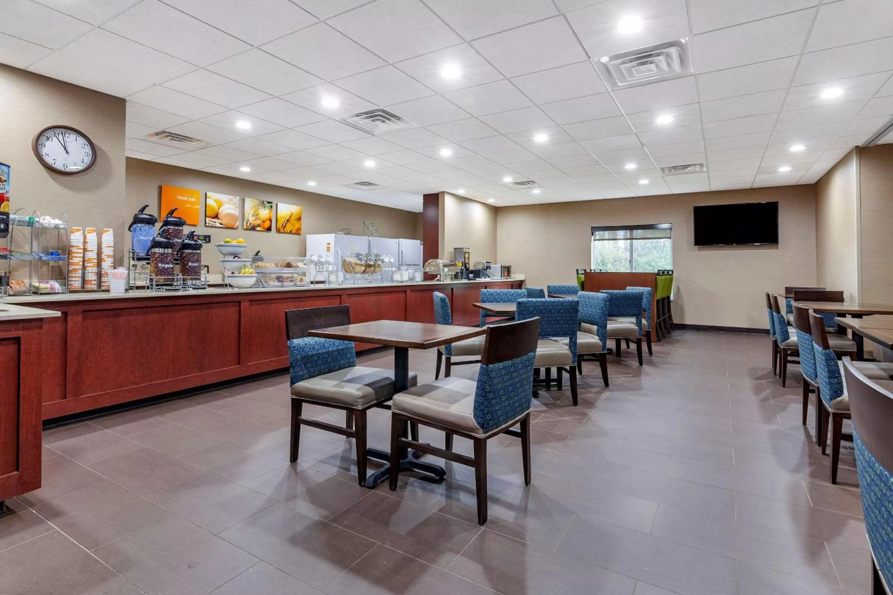 Restaurant/places to eat in Comfort Suites Escanaba West