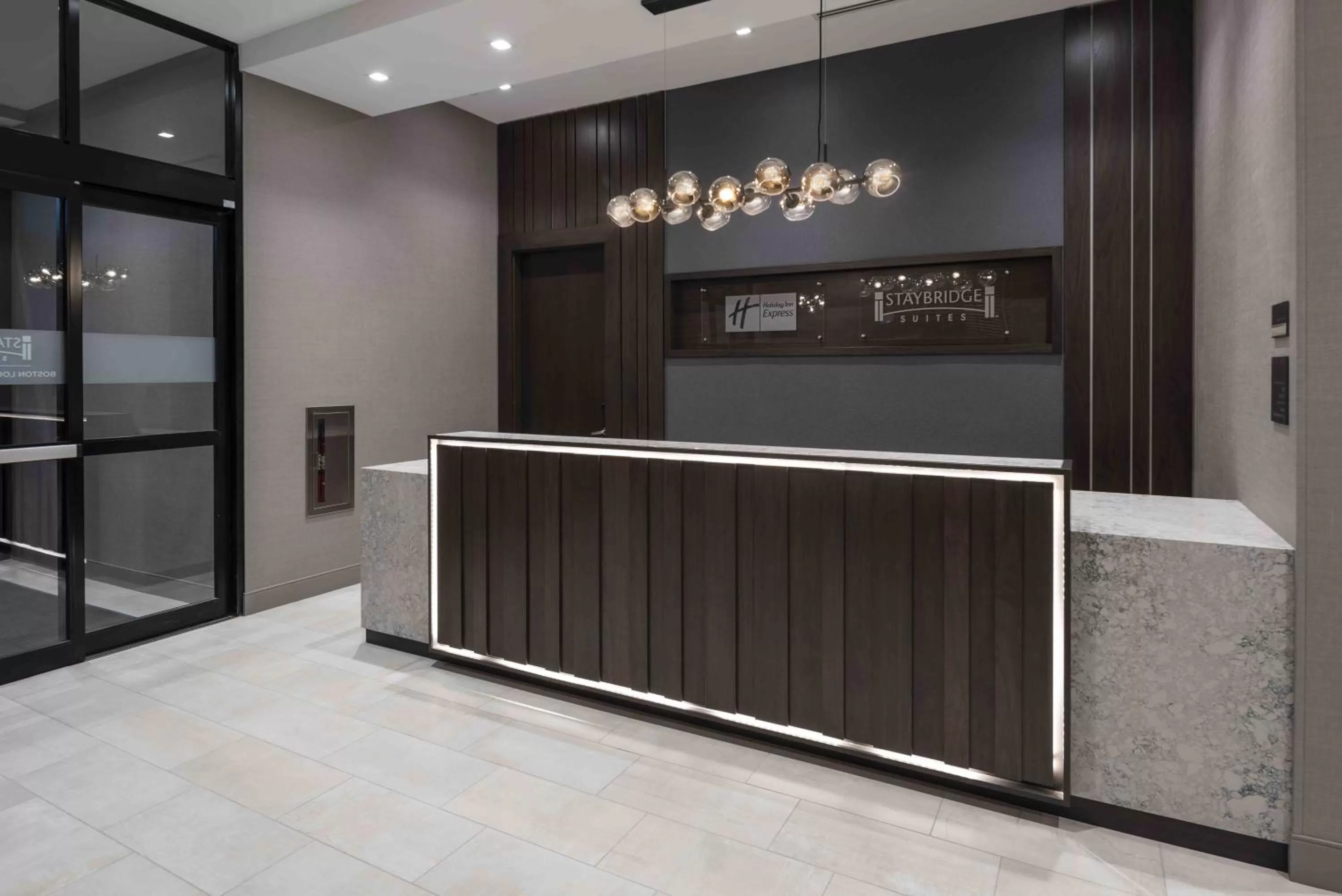 Lobby or reception in Holiday Inn Express - Boston Logan Airport - Revere by IHG