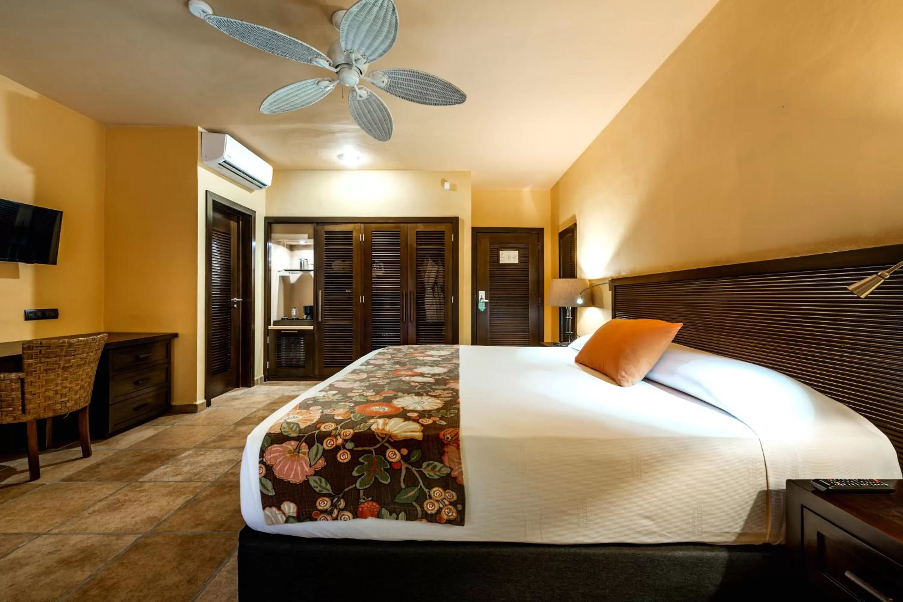 Bed in Catalonia Riviera Maya Resort & Spa- All Inclusive