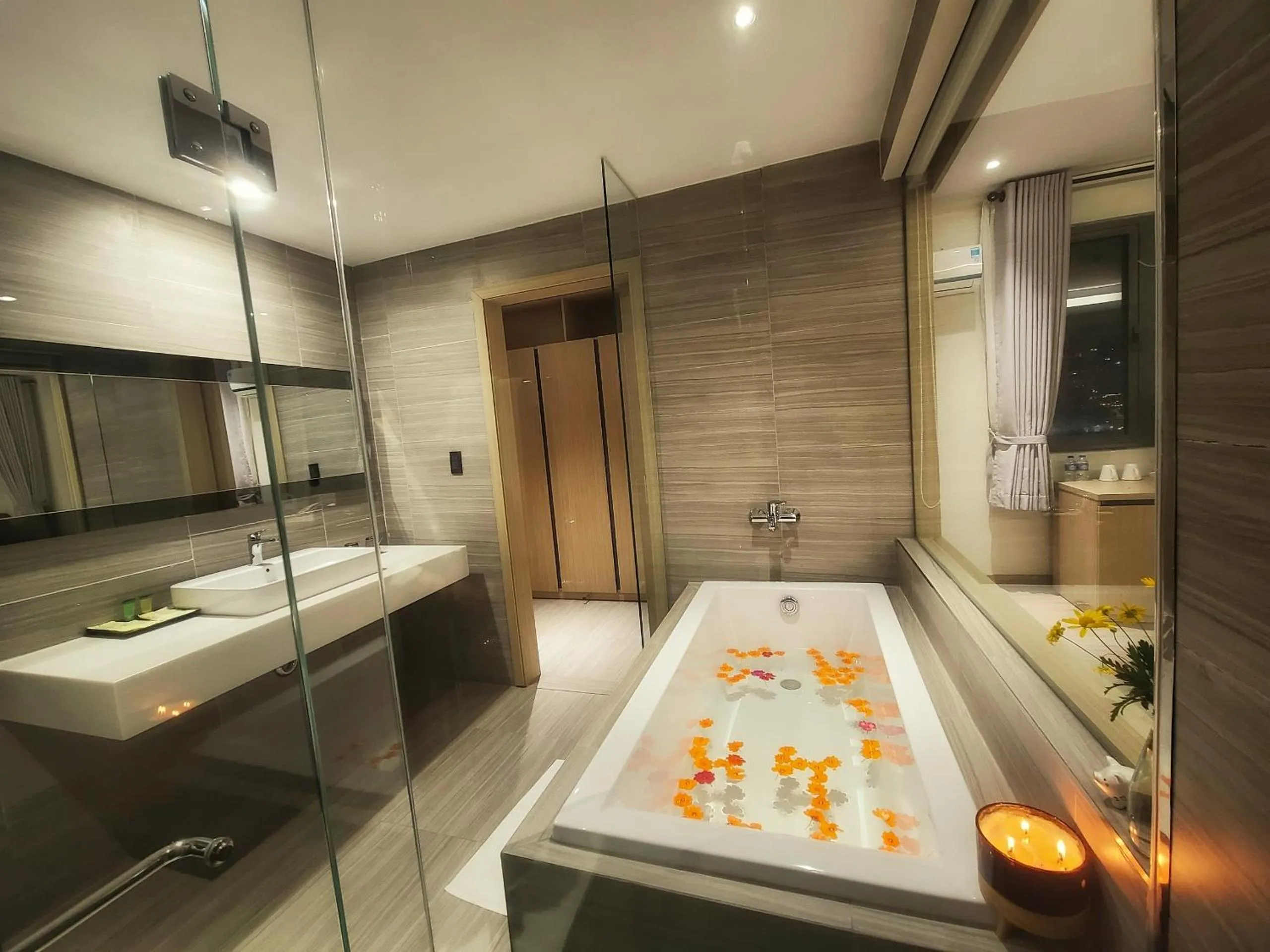 Bed in The Luxe Da Lat