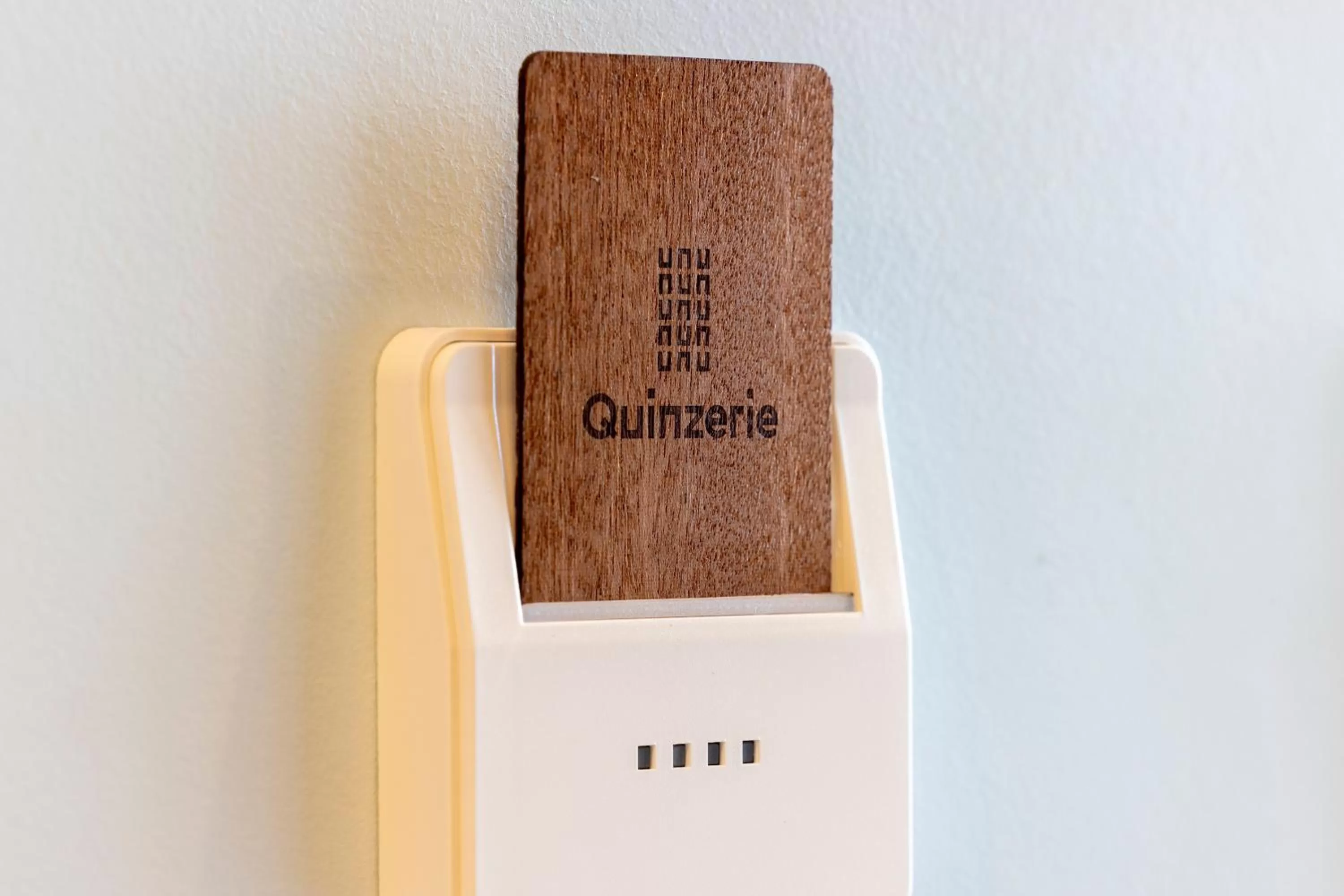 Logo/Certificate/Sign in Quinzerie hôtel