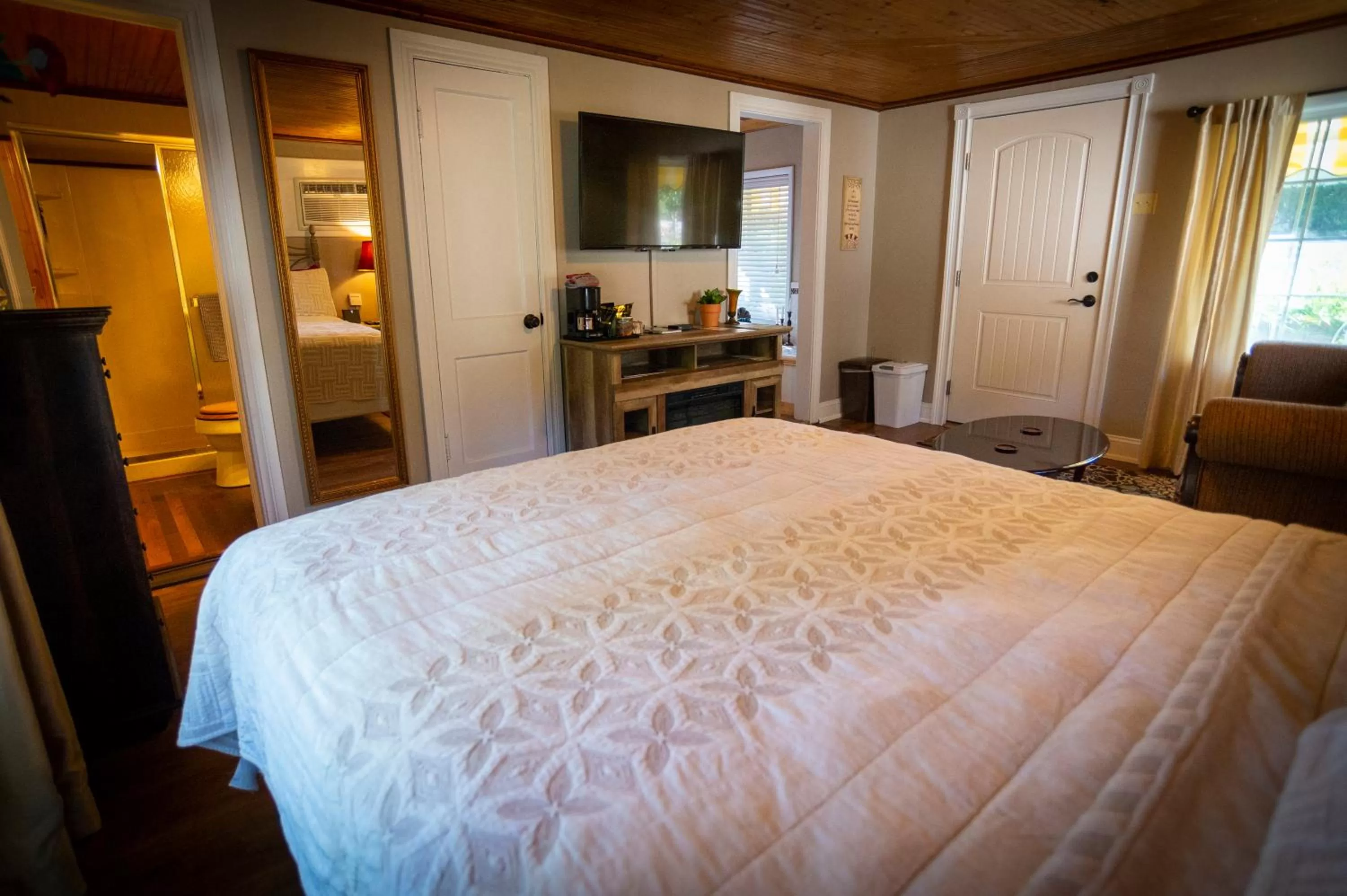 Bed in Sherwood Court Cottages