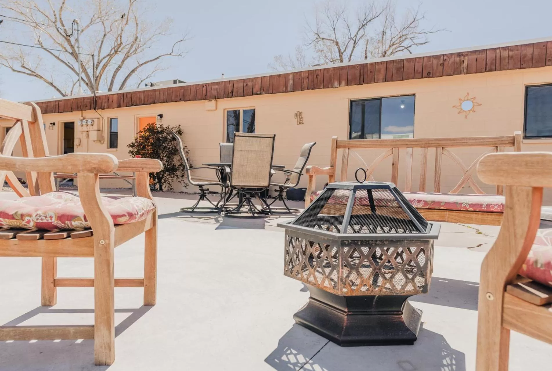 flat iron in 1 or 3 Bedroom Apartment with Full Kitchen