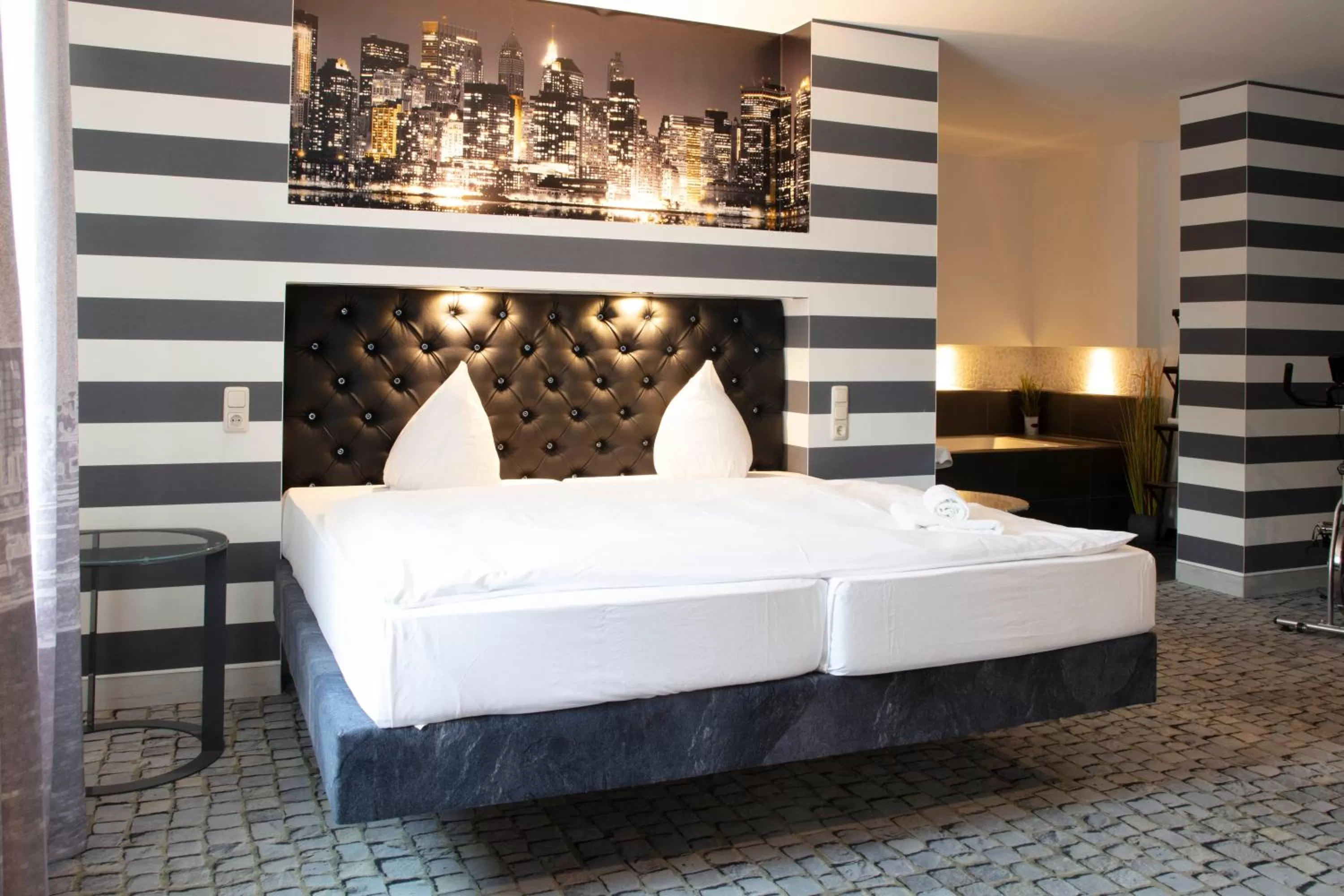 Bed in SL'otel im Parforcehaus