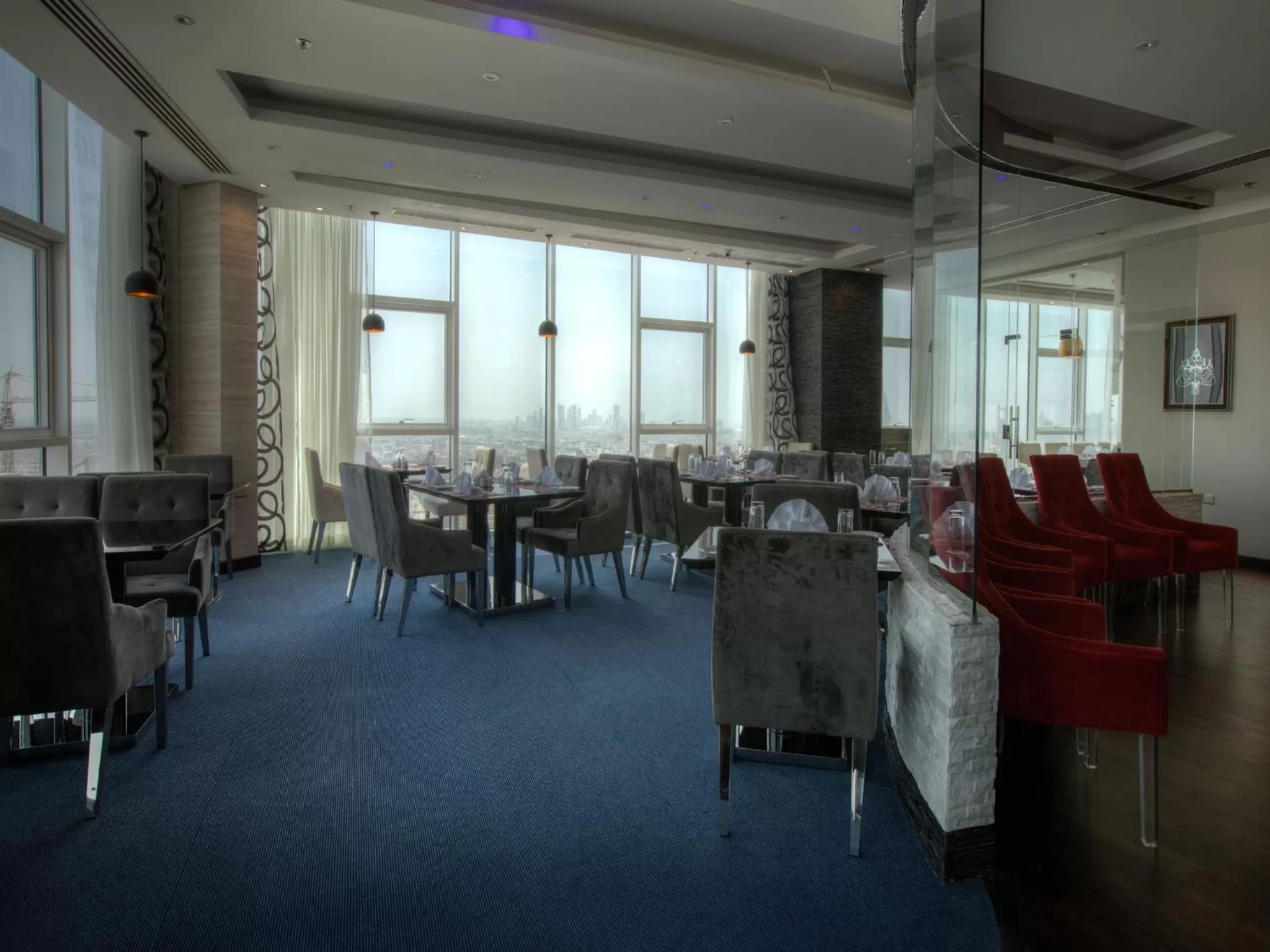 Restaurant/places to eat in Orange Suites Hotel