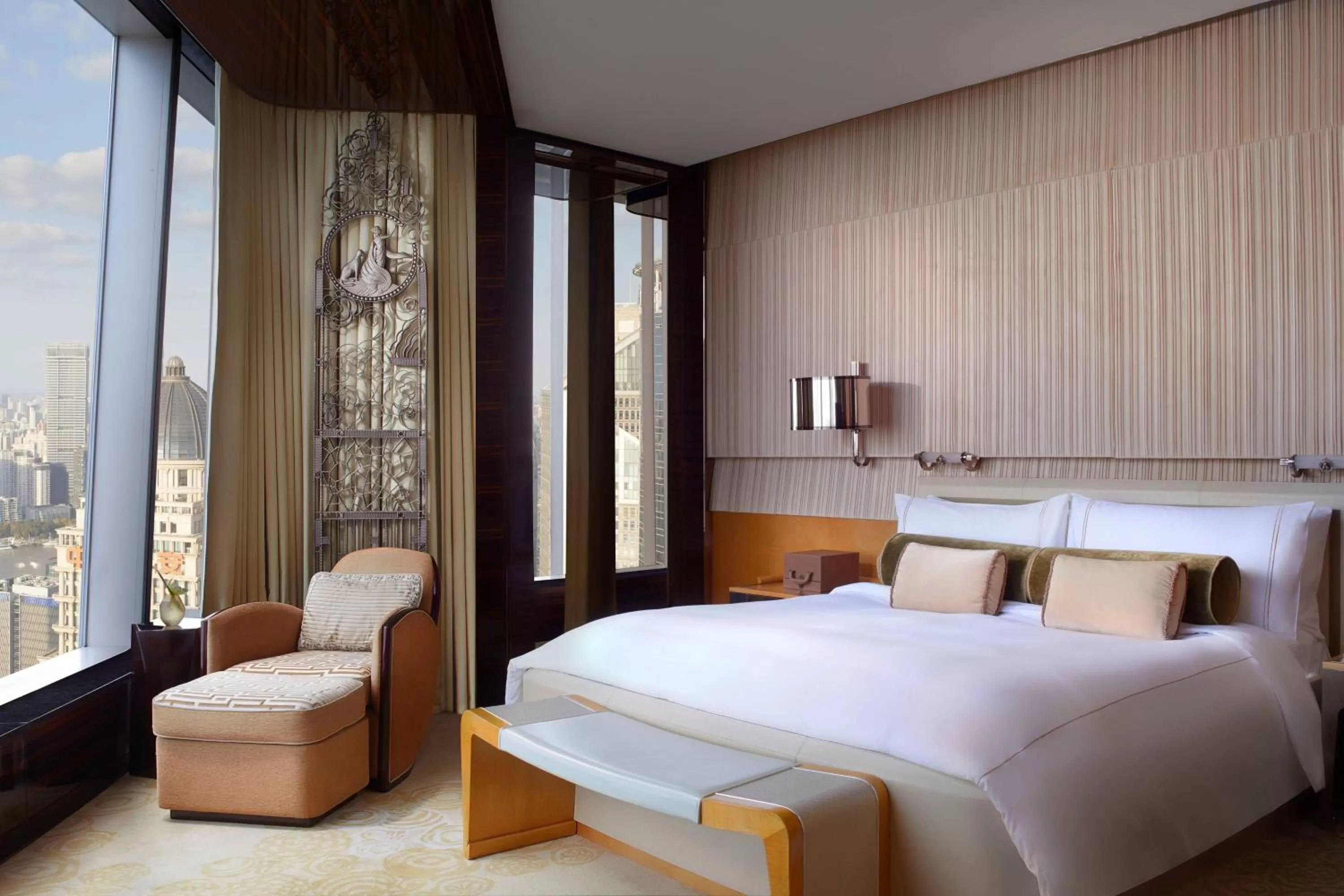 Bedroom, Bed in The Ritz-Carlton Shanghai, Pudong