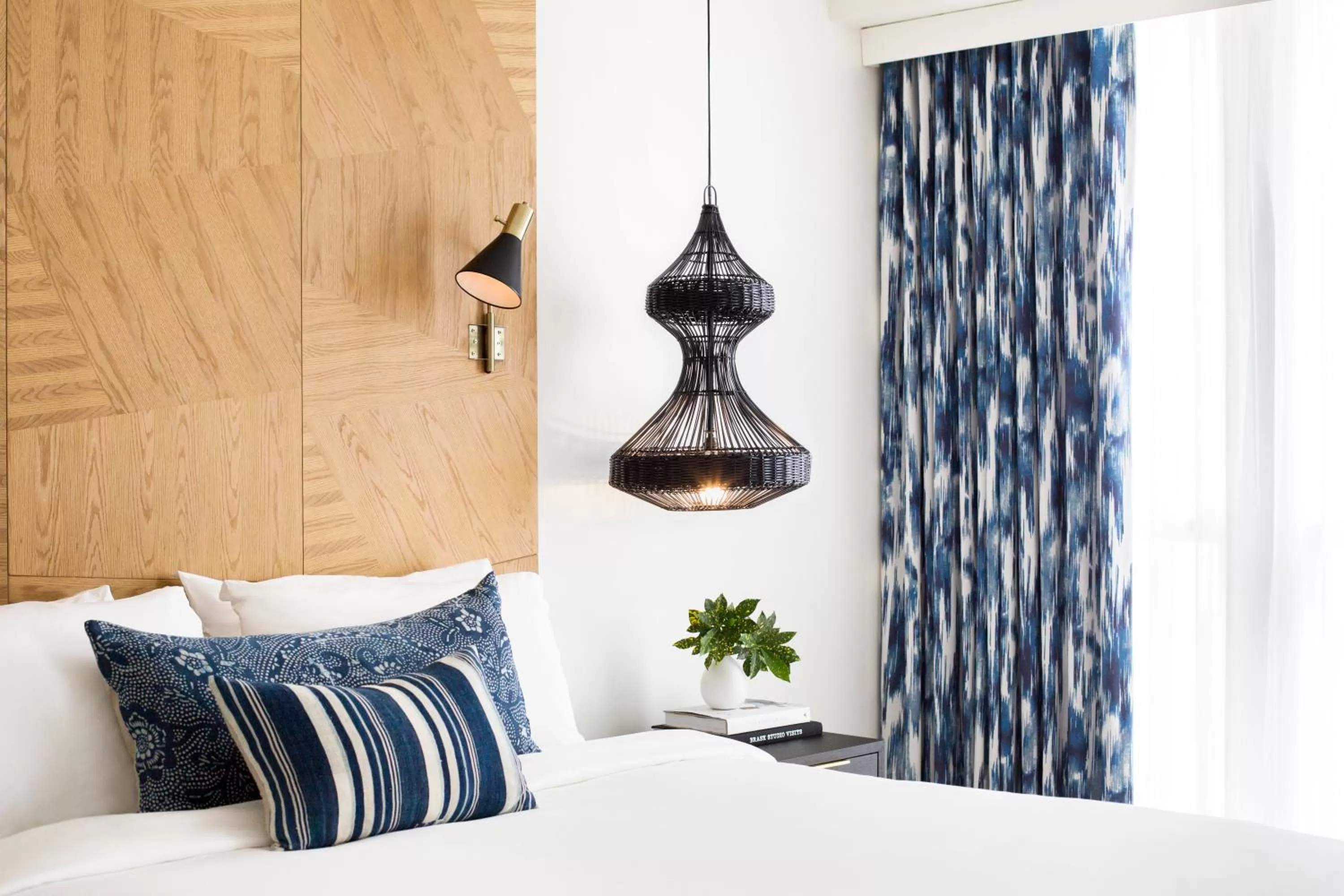 Photo of the whole room, Bed in Kimpton Angler’s Hotel South Beach by IHG