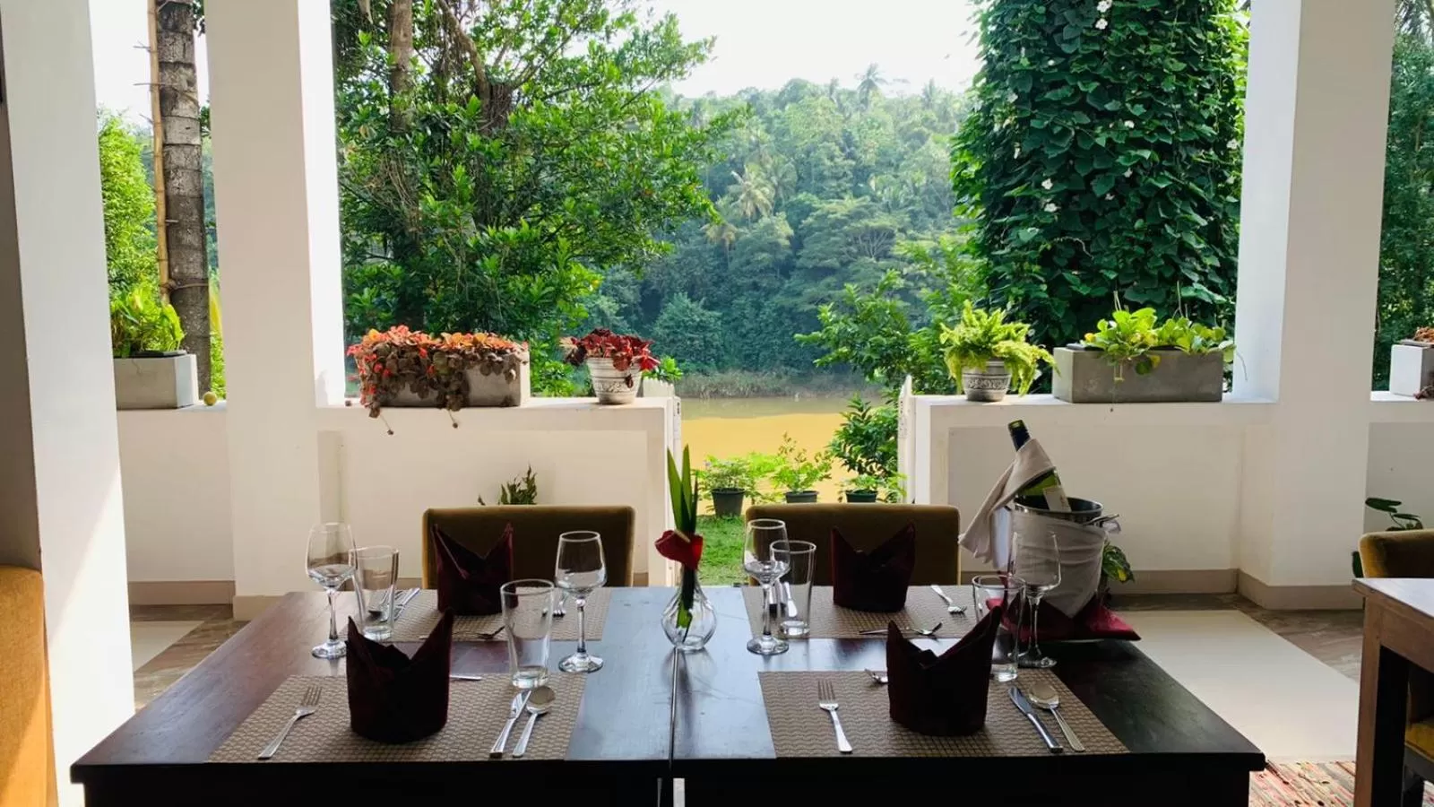 Restaurant/places to eat in Kandy Rivers Edge Nature Resort