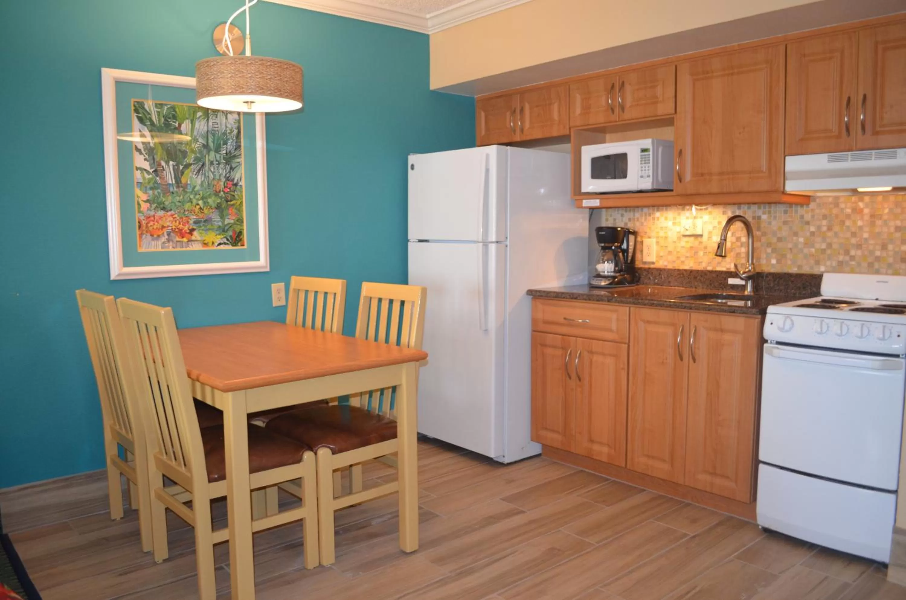 Kitchen or kitchenette in Sun Viking Lodge - Daytona Beach
