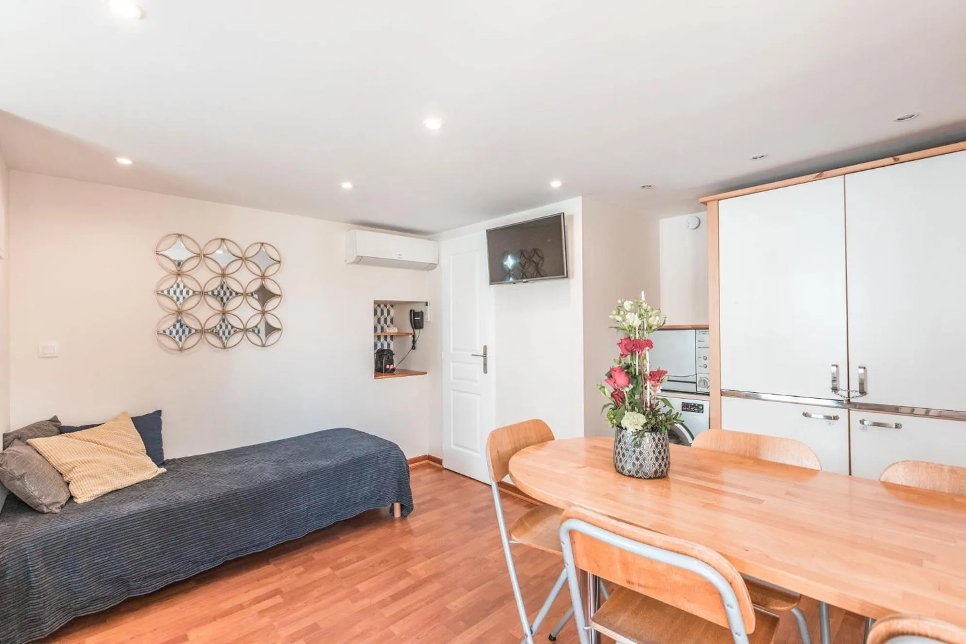 Dining area, Bed in Hotel Belle Vue Royan