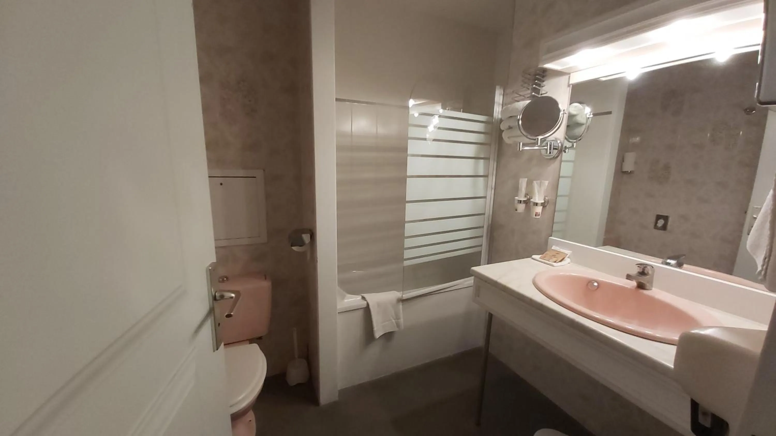 Triple Room in Hôtel 1er Consul Rouen