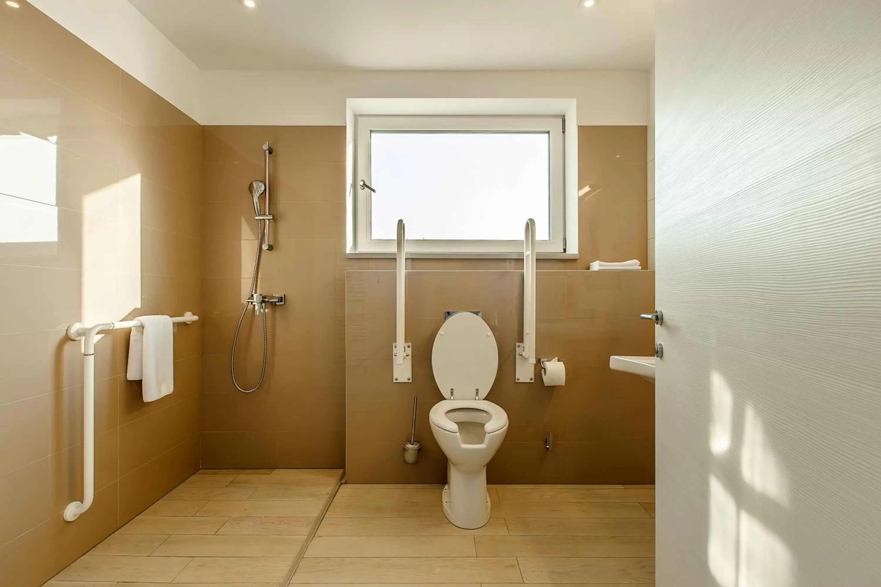 Shower in Mava Apartamente