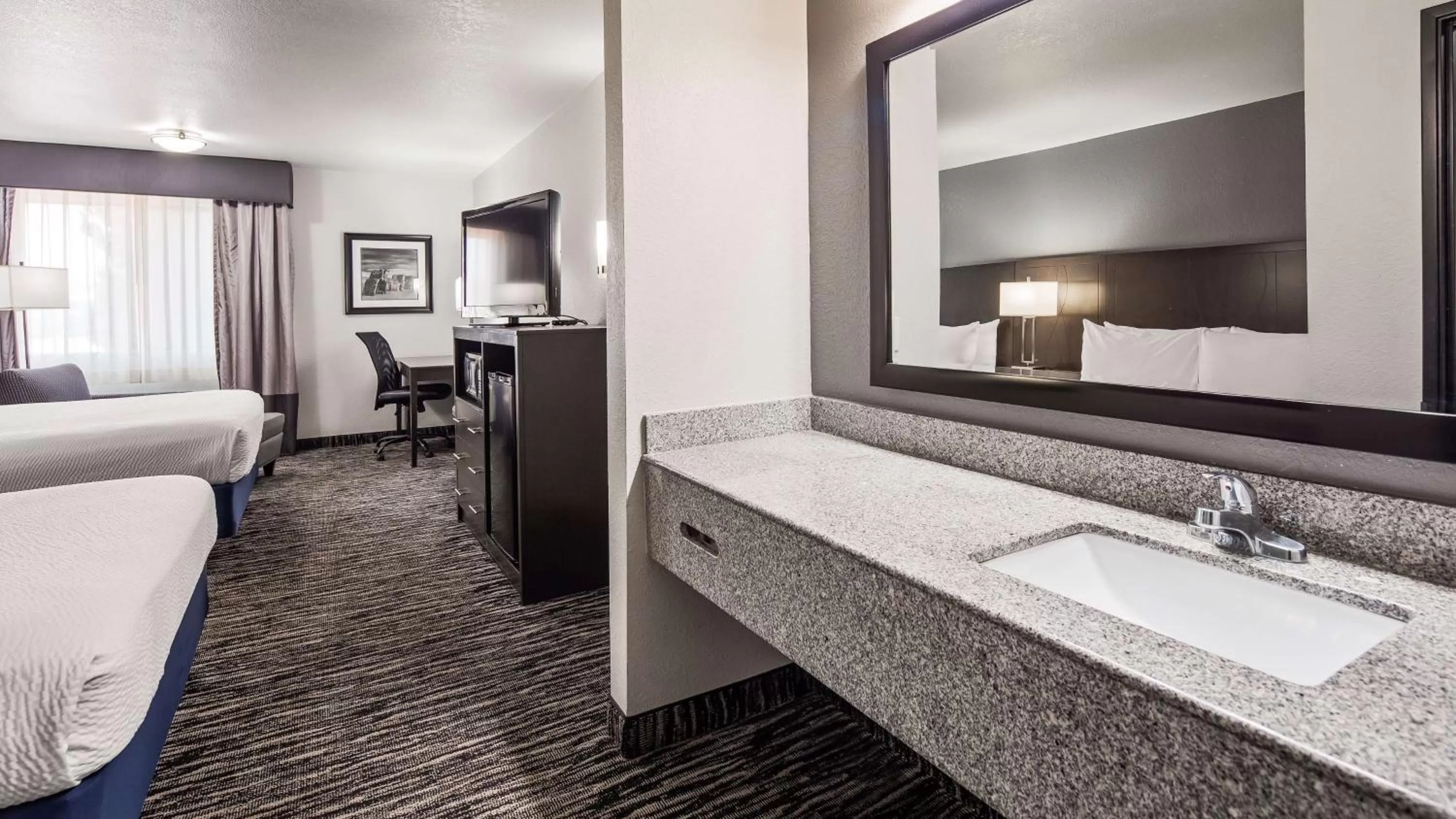  Queen Room with Two Queen Beds and Bath Tub - Disability Access in Best Western Santa Fe Inn