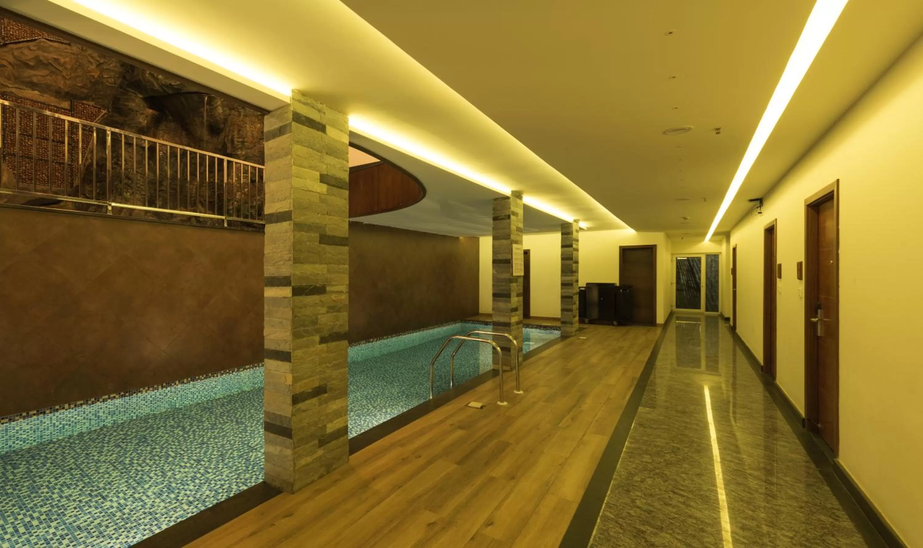 Swimming pool in Trivers Resort Munnar