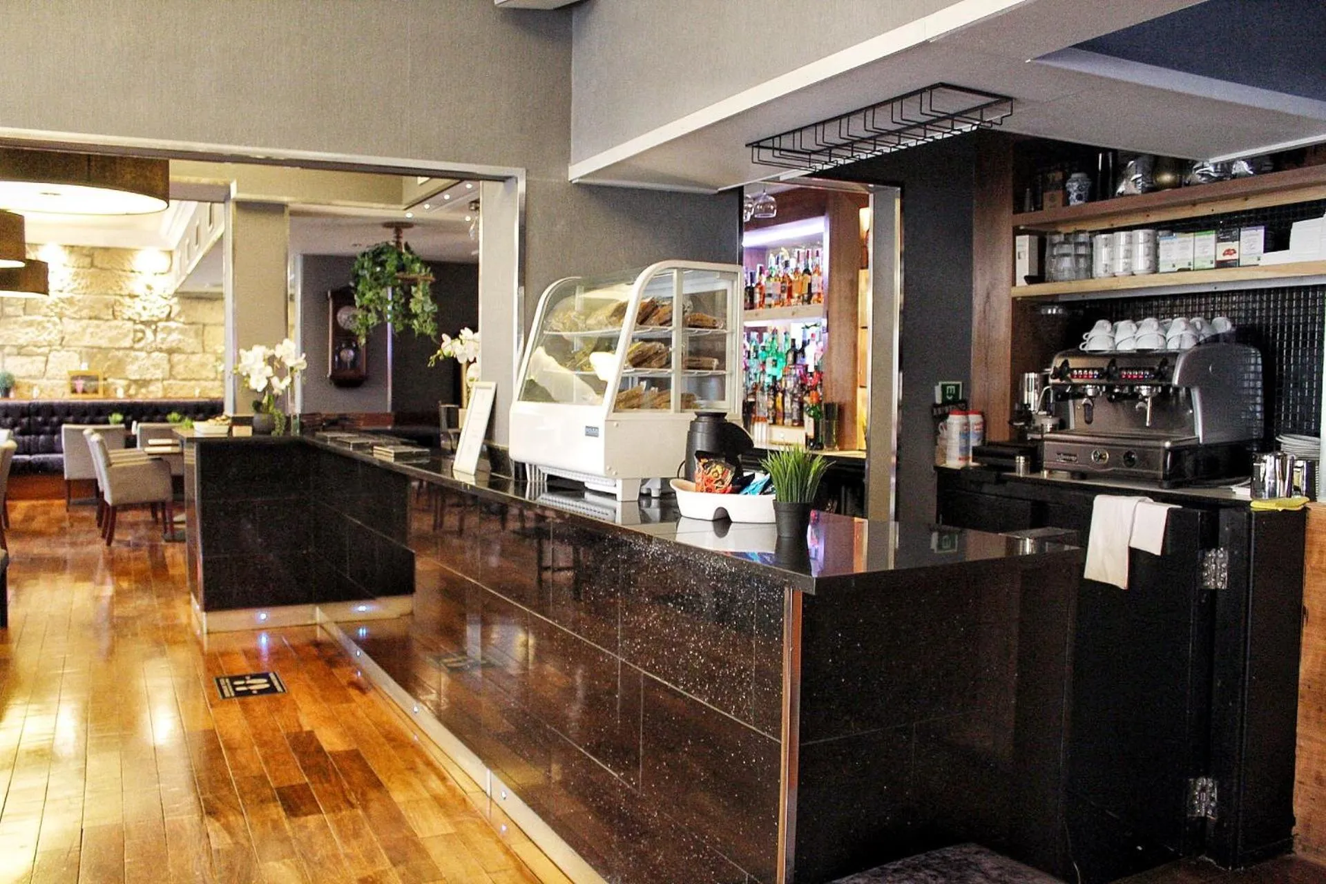 Restaurant/places to eat in Devoncove Hotel Glasgow