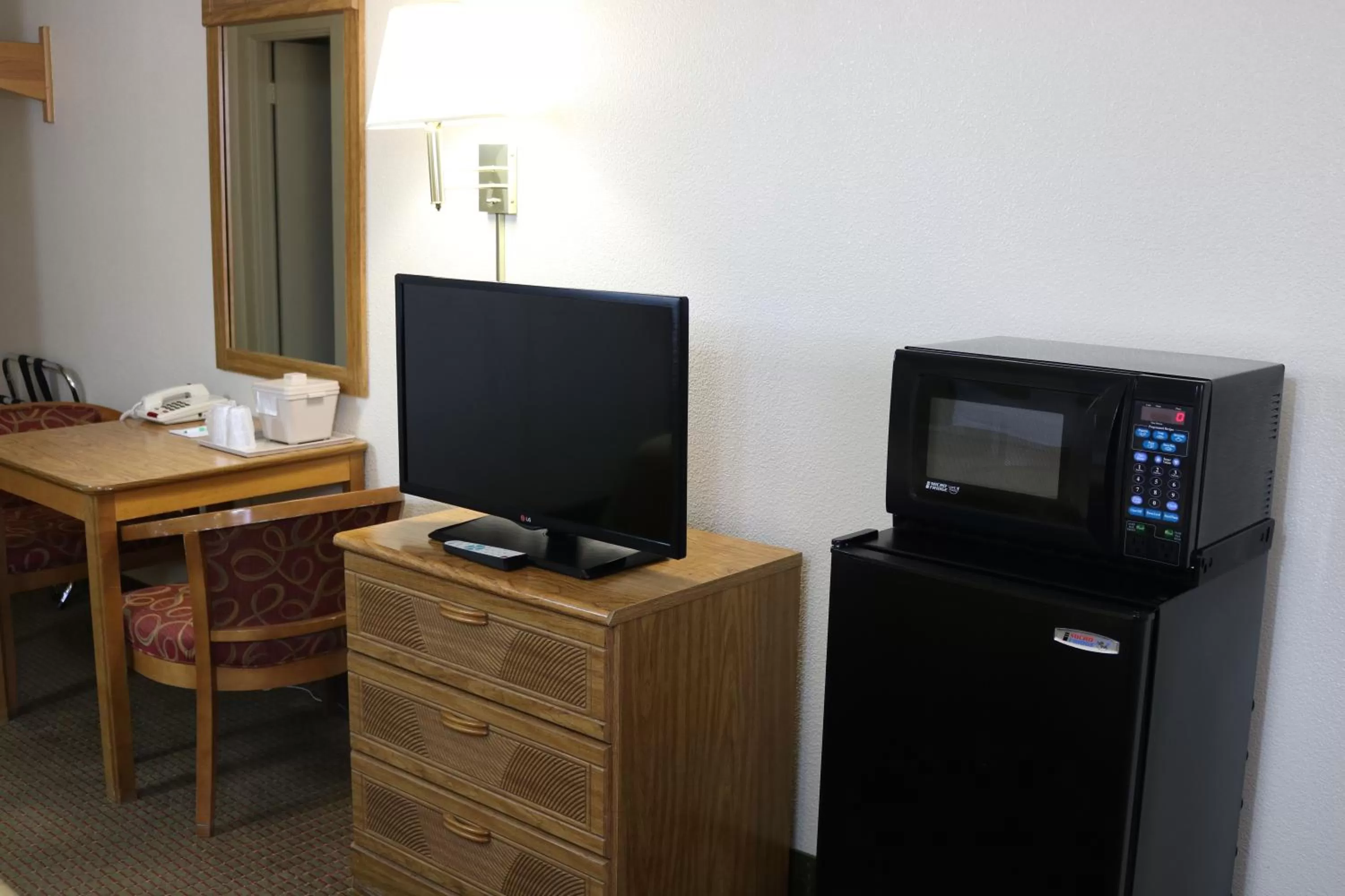 TV and multimedia in Highland Country Inn Flagstaff