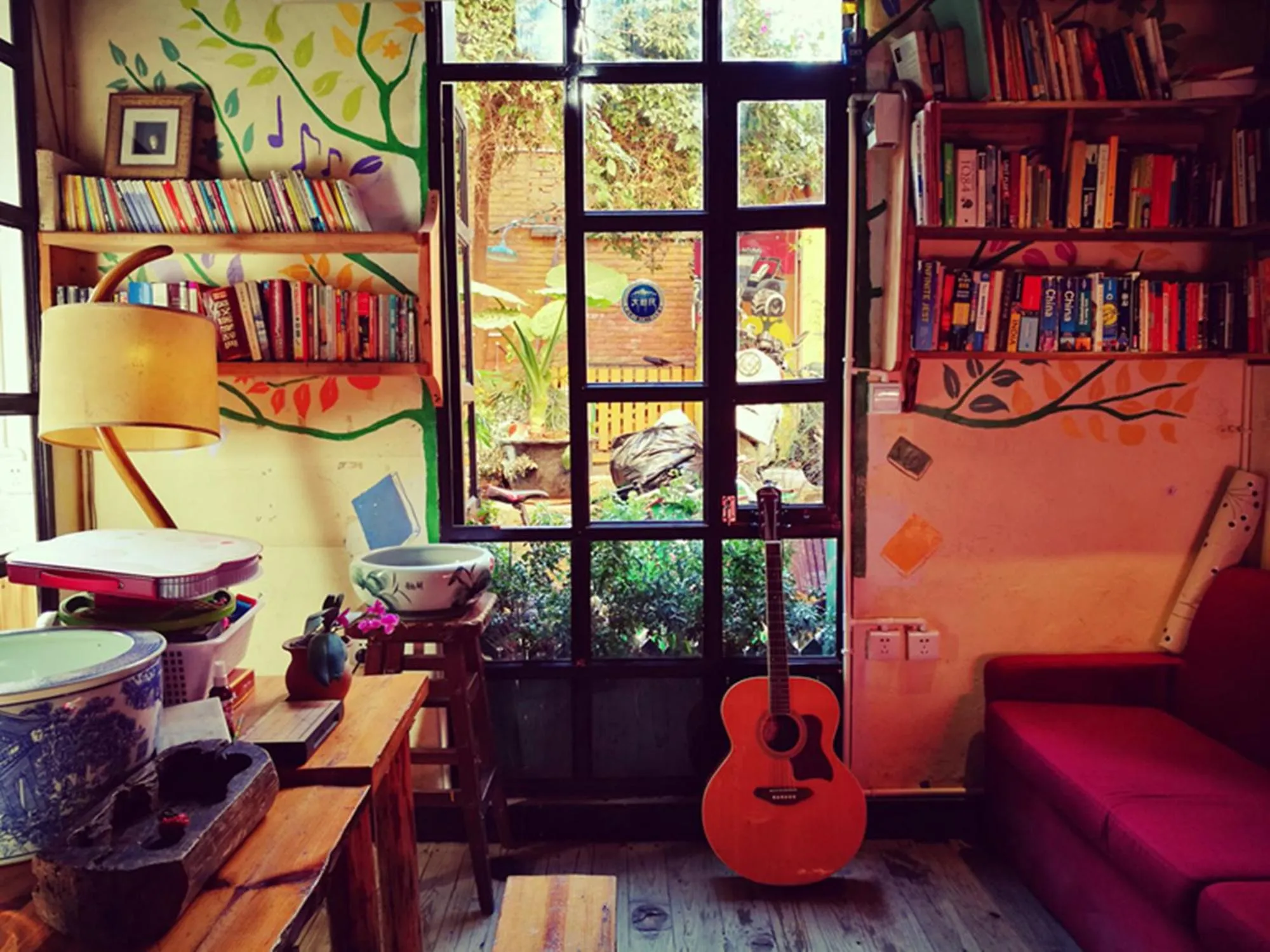 Decorative detail in The Cloudland International Youth Hostel Close to the city center,15 min walks to the subway, Close to the night market, old street, green lake, English-speaking service, free Activity convenient payment and visa cards are accepted