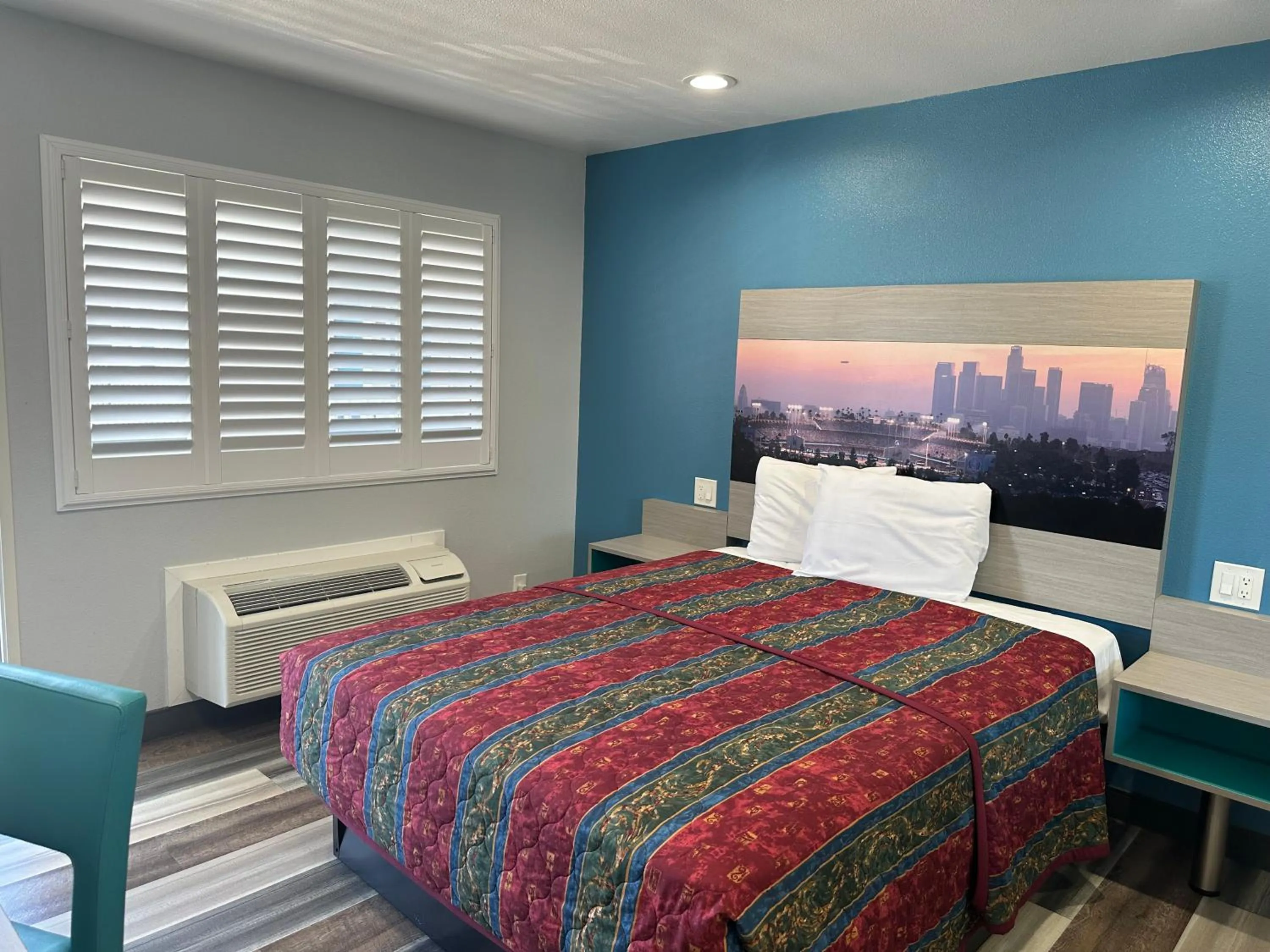 Bed in Sahara Inn - Los Angeles