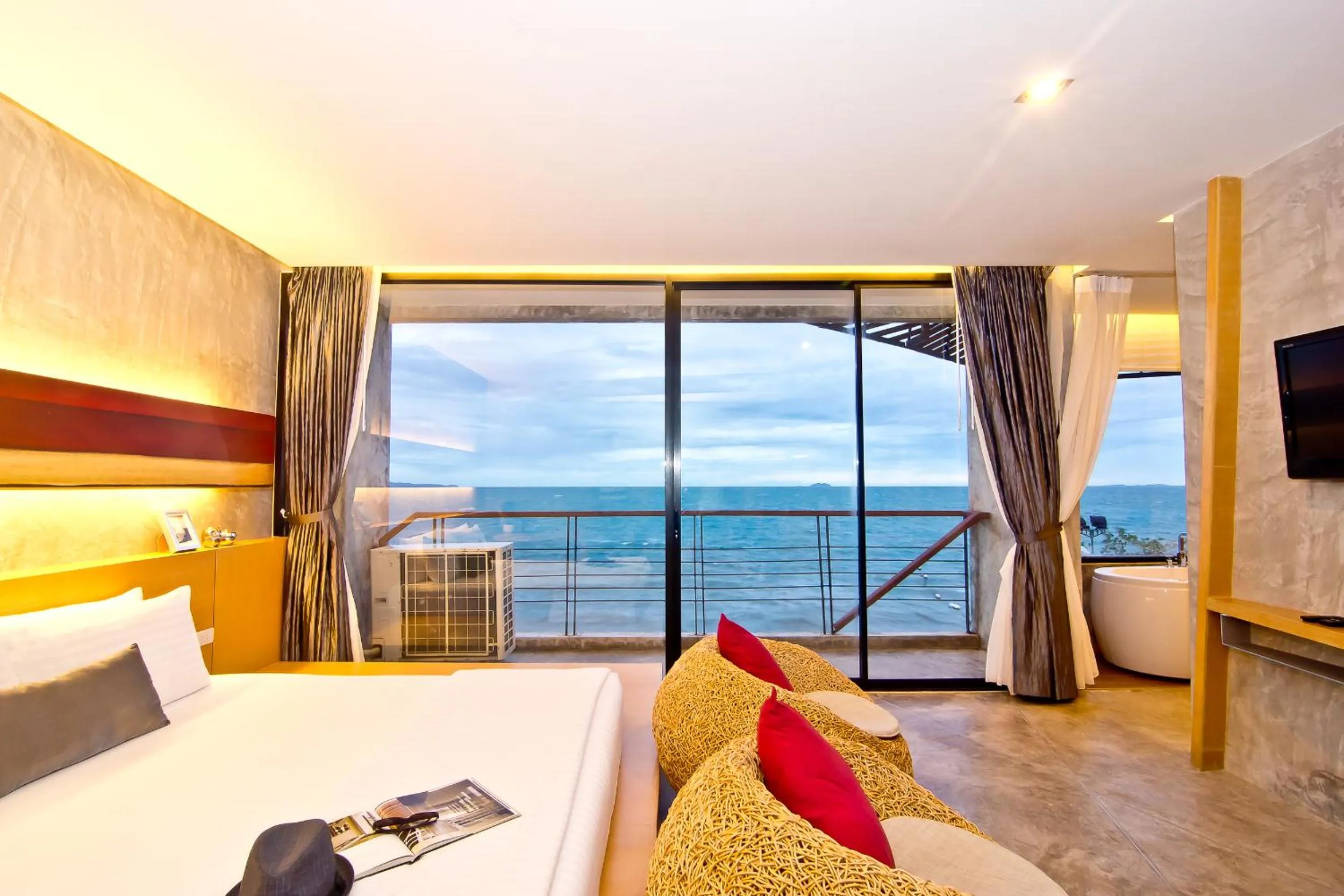 Sea view, Bed in The Now Hotel - SHA Extra Plus