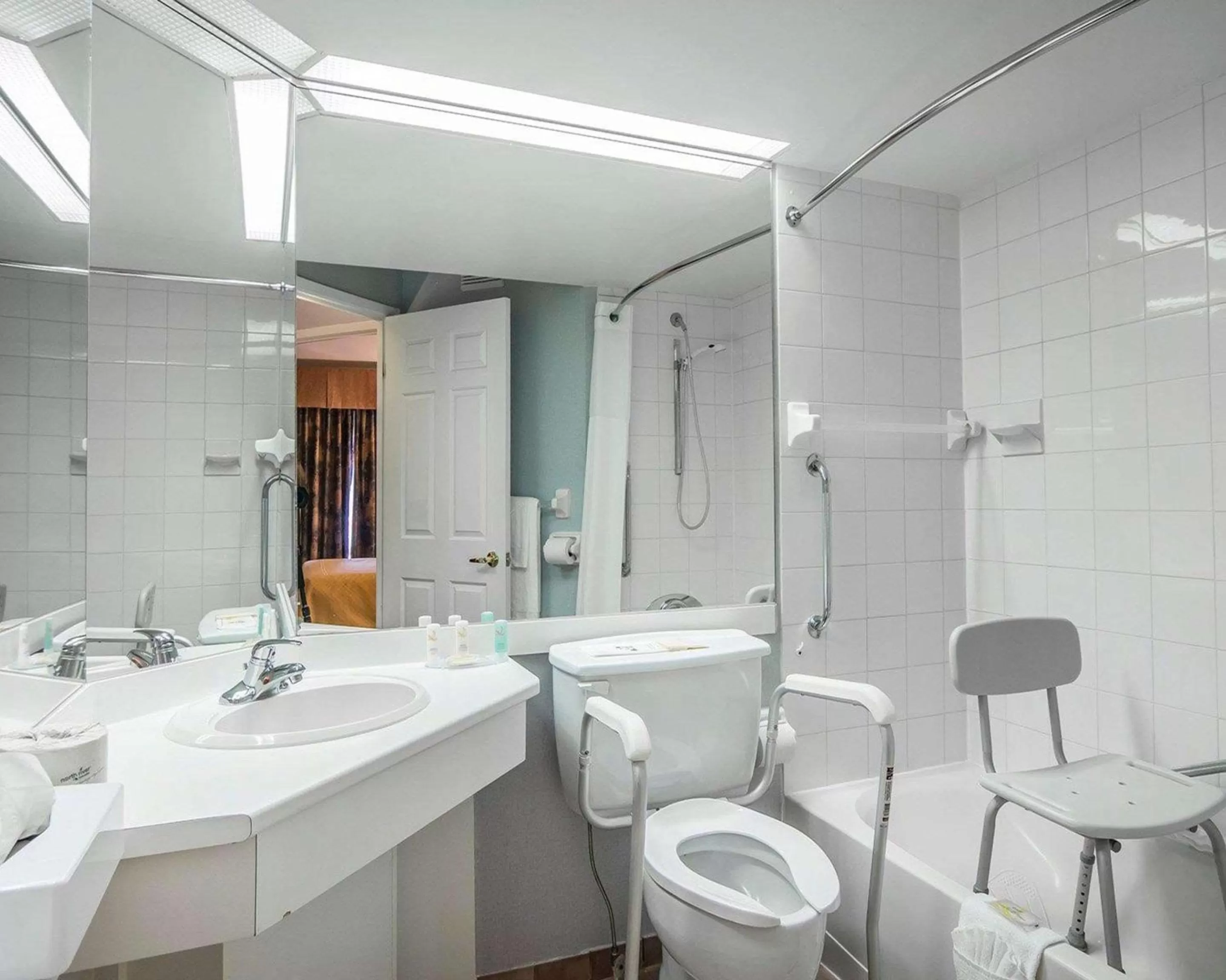 Bathroom in Quality Suites