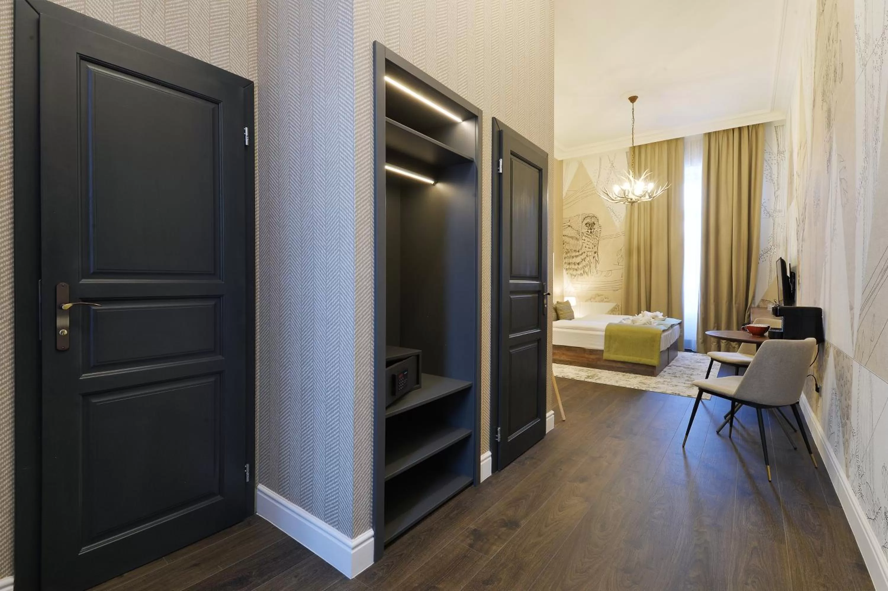 Photo of the whole room, Bed in 1552 Boutique Hotel