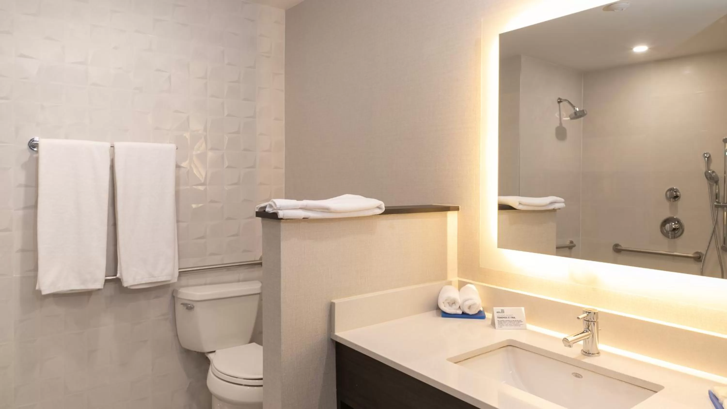 Photo of the whole room in Holiday Inn Express & Suites - Tijuana Otay by IHG