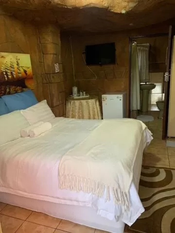 Deluxe Double Room with Castle View in Sikhula Sonke Guest House