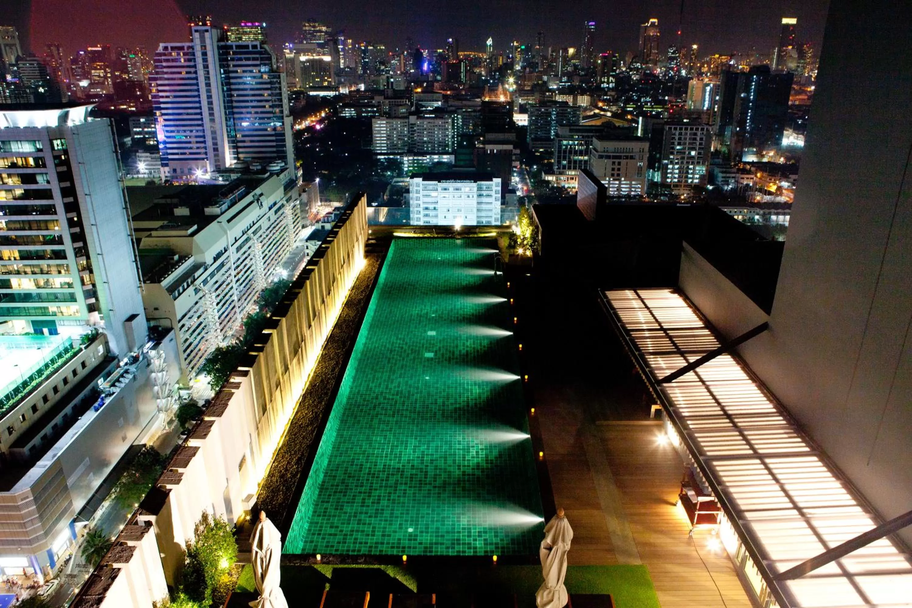 Swimming pool in Mercure Bangkok Siam