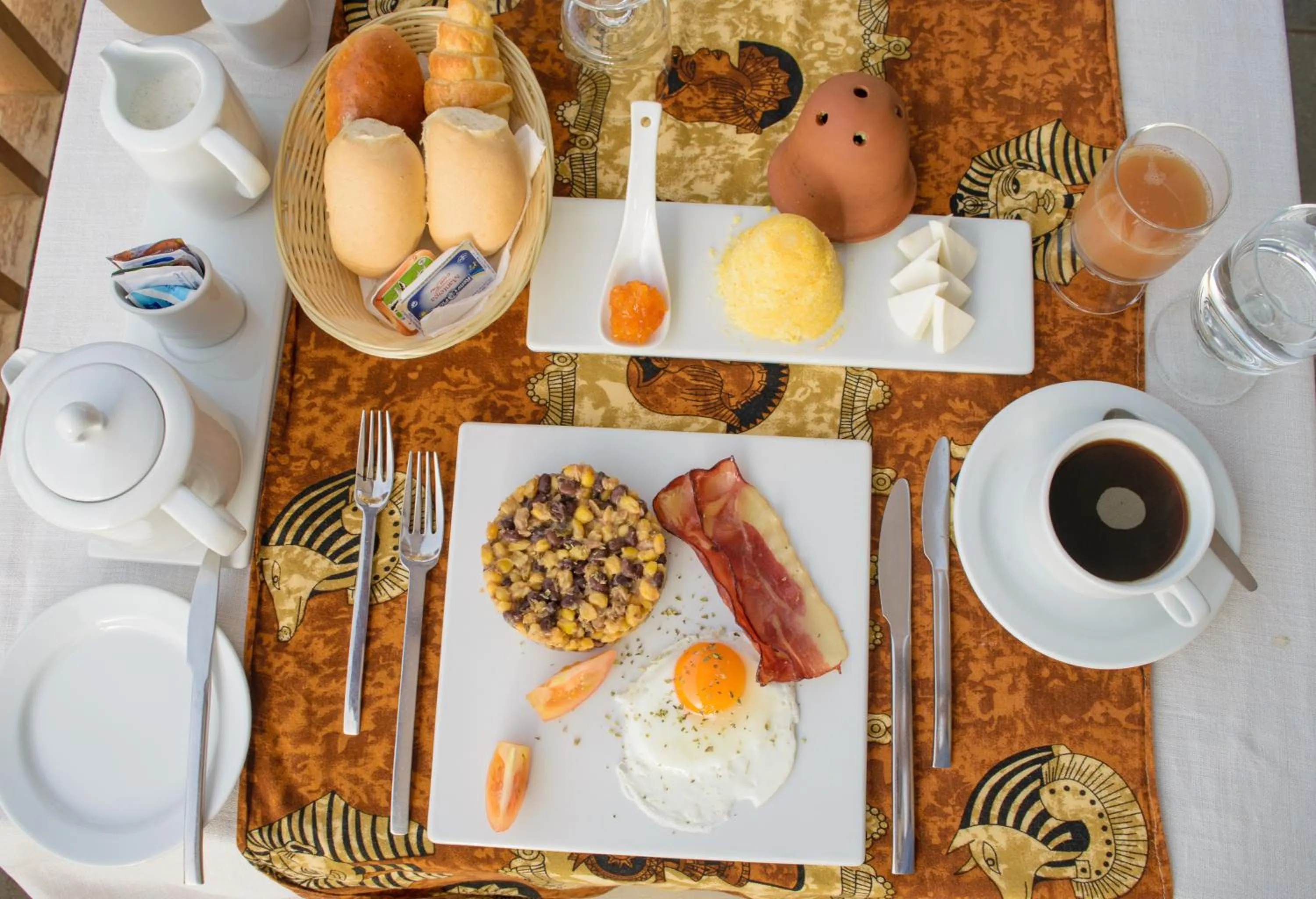 Food and drinks in Oasis Salinas Sea