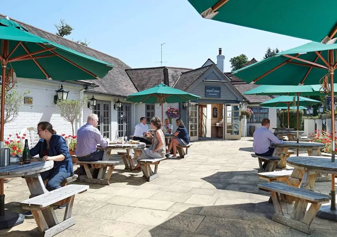 Restaurant/places to eat in The White Swan