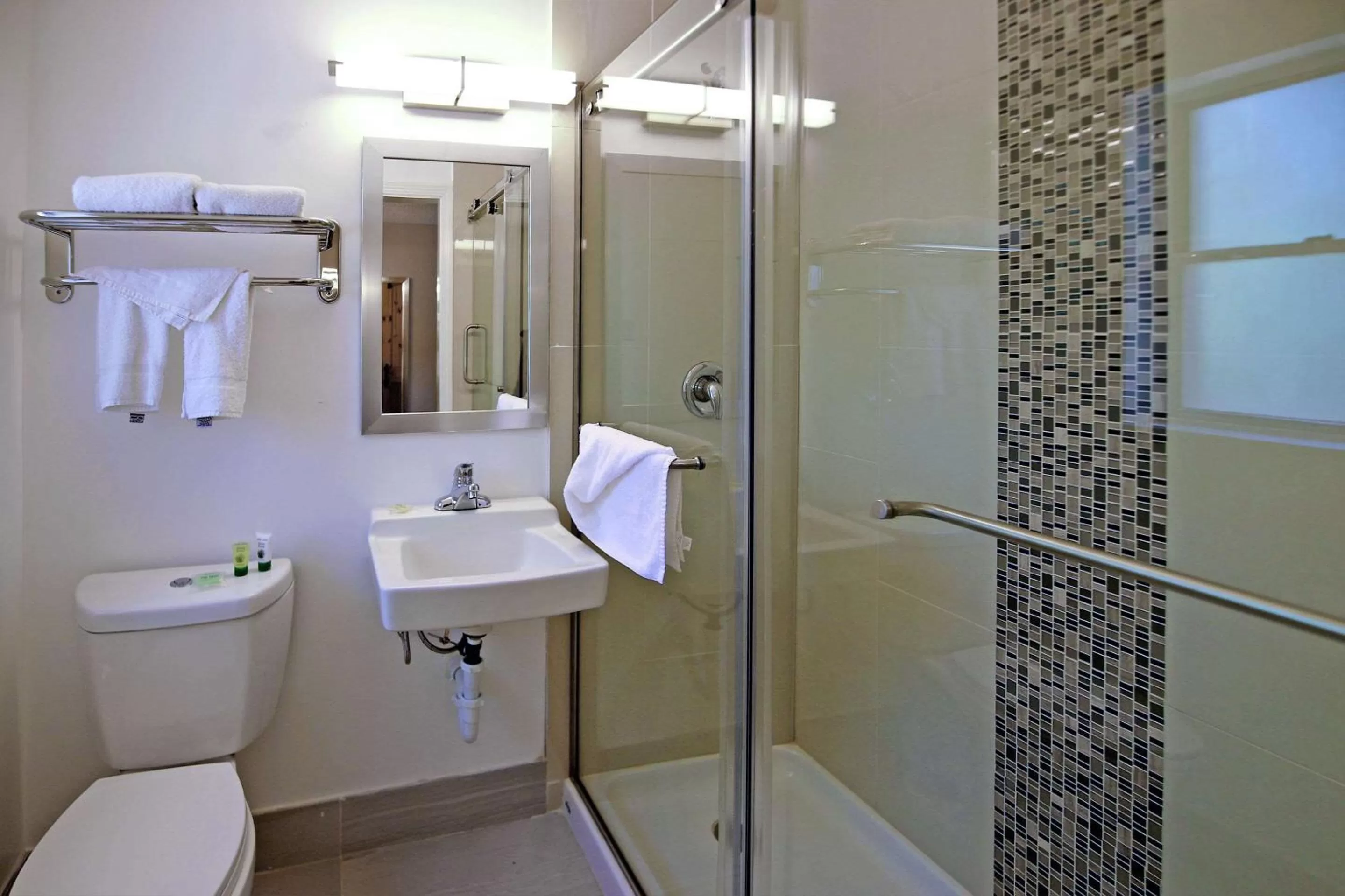 Bathroom in El Sendero Inn, an Ascend Collection Hotel