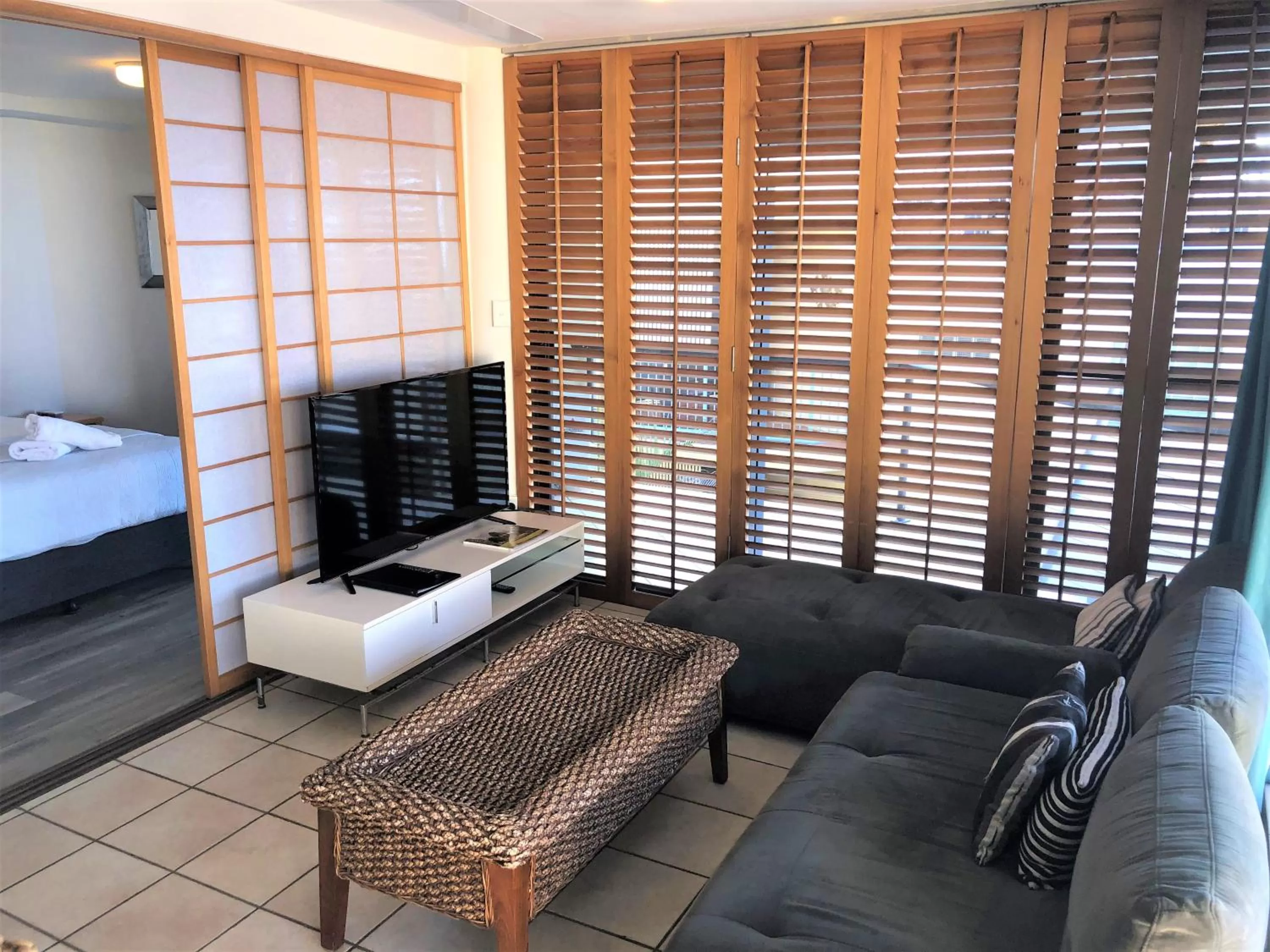 Communal lounge/ TV room, Bed in The Beach Retreat Coolum