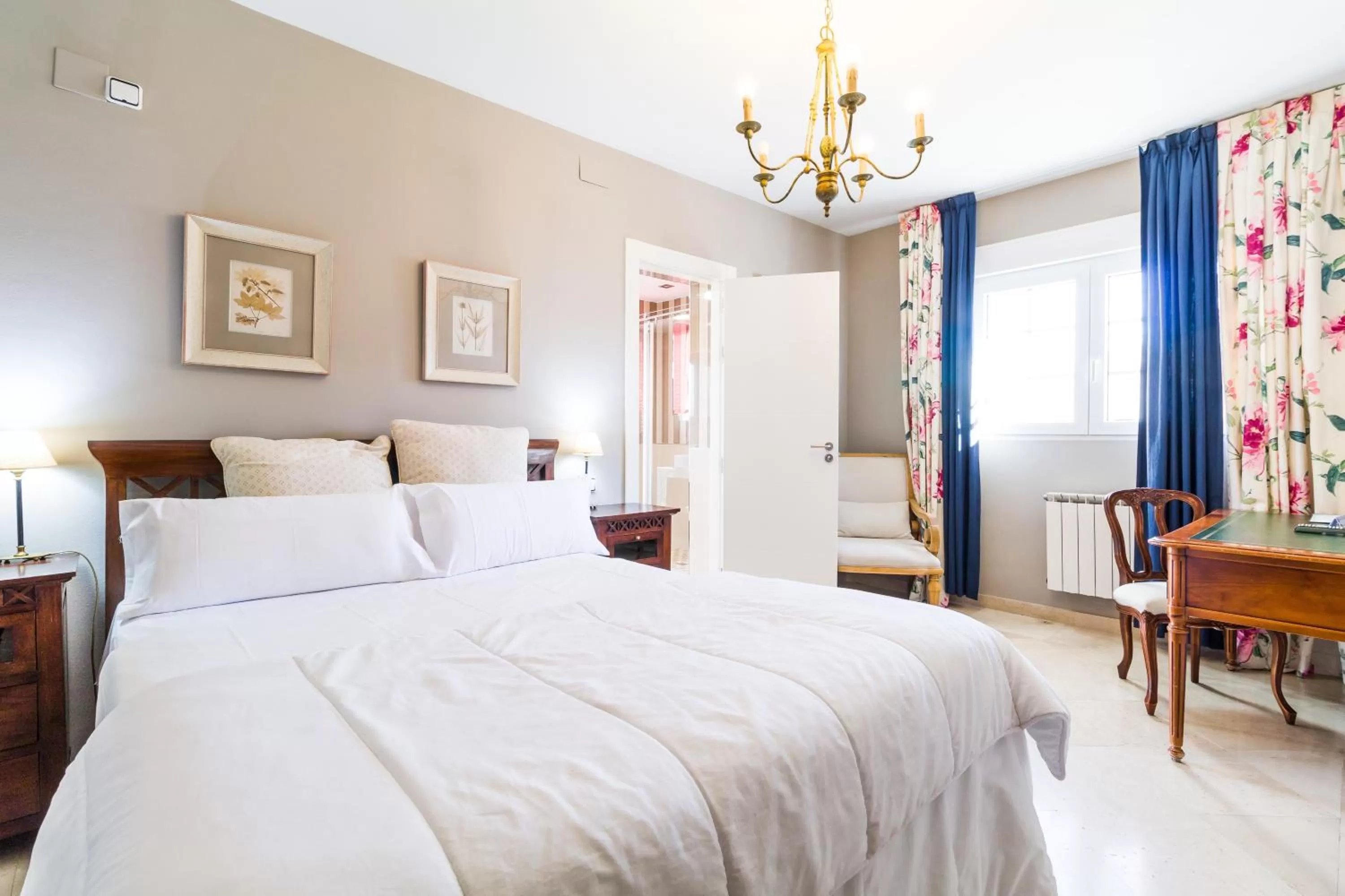 Photo of the whole room, Bed in B&B Concha