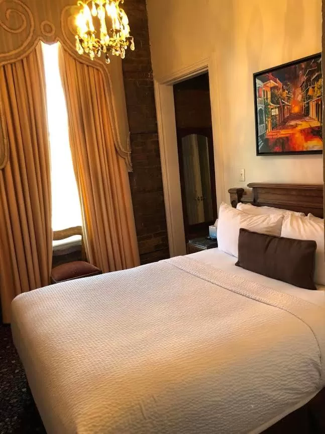 Bedroom, Bed in Lafitte Hotel & Bar