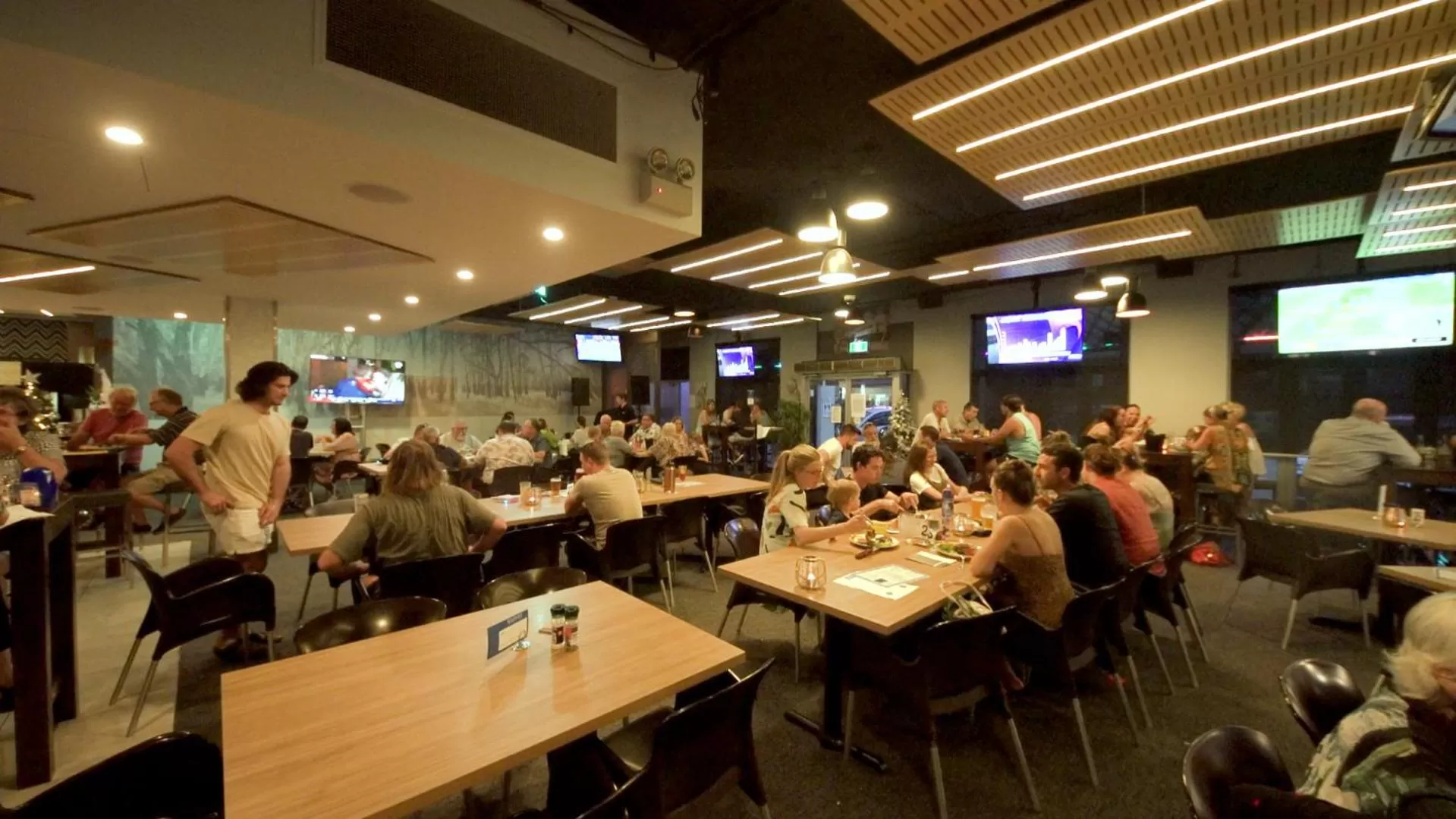 Restaurant/places to eat in The Cavenagh