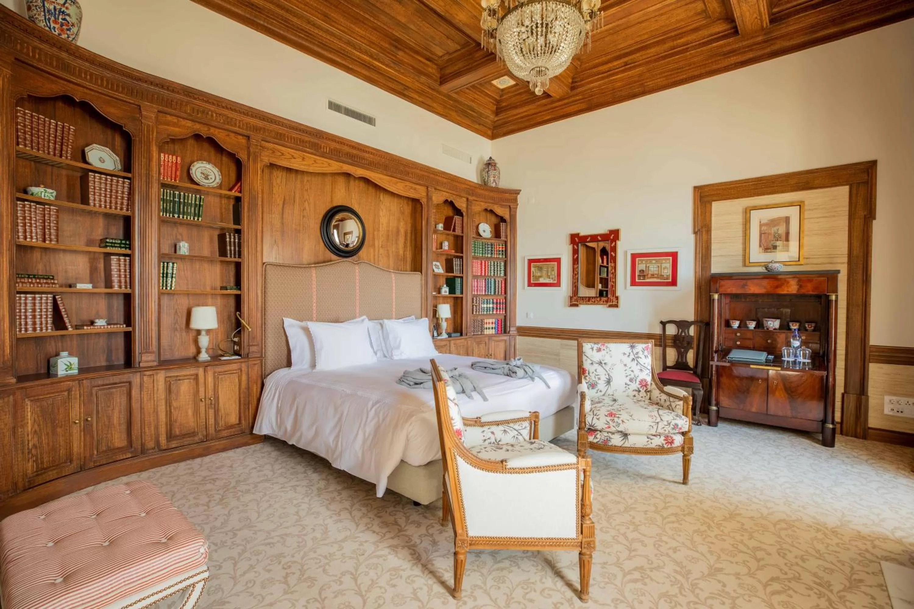 Bed in Estoril Vintage Hotel