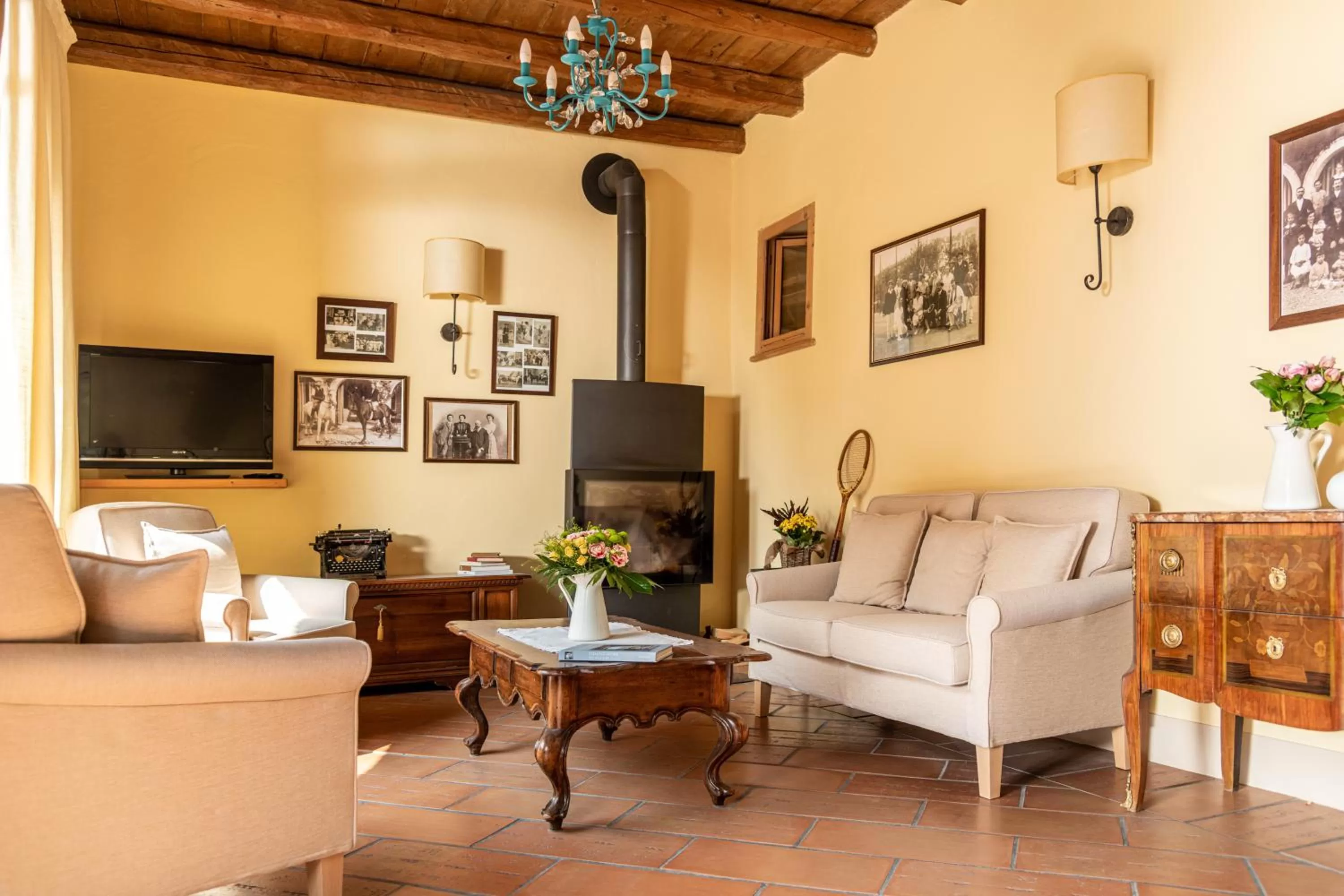 Communal lounge/ TV room in Villa Clementina - Prosecco Country Hotel