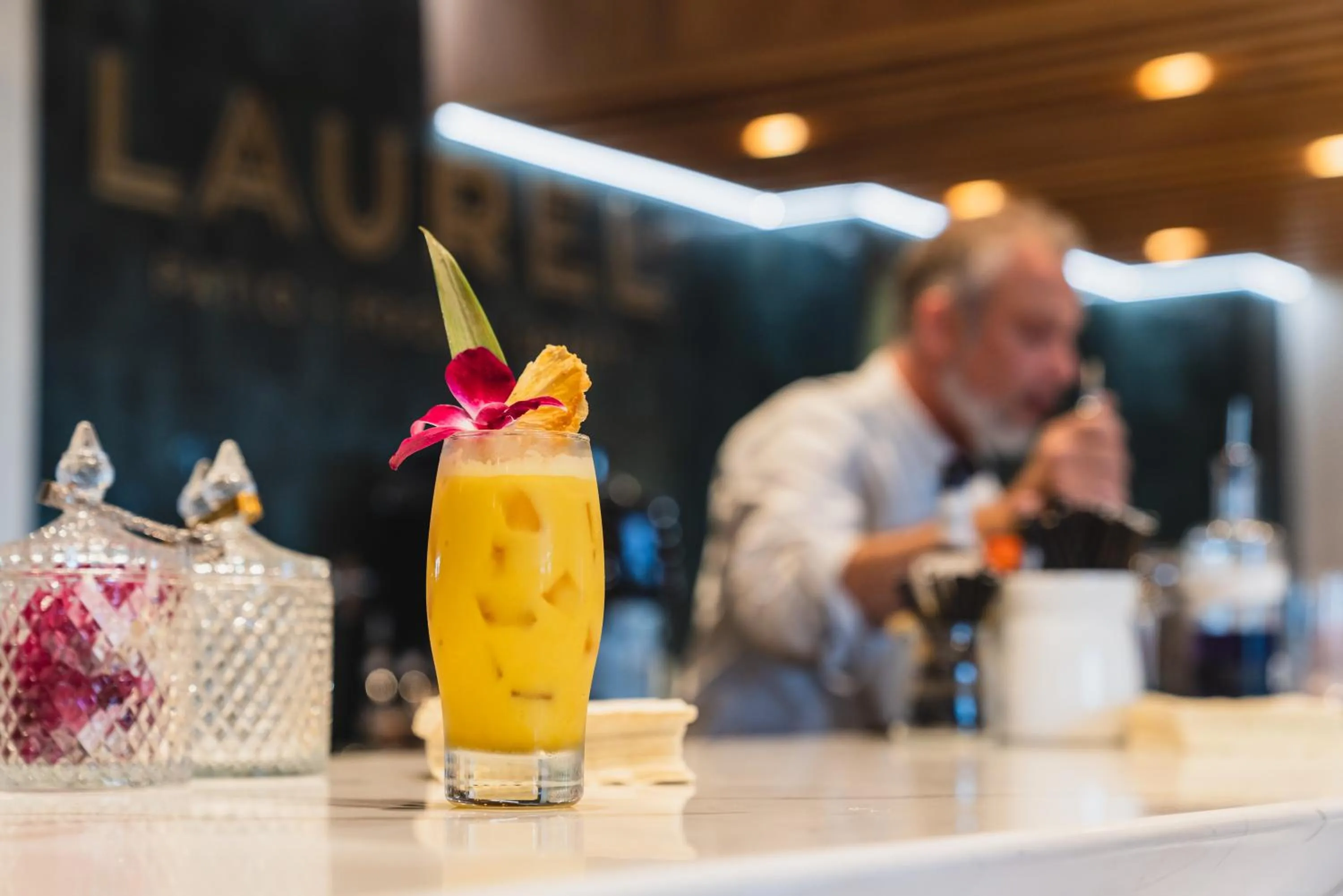 Restaurant/places to eat in Hotel Viata