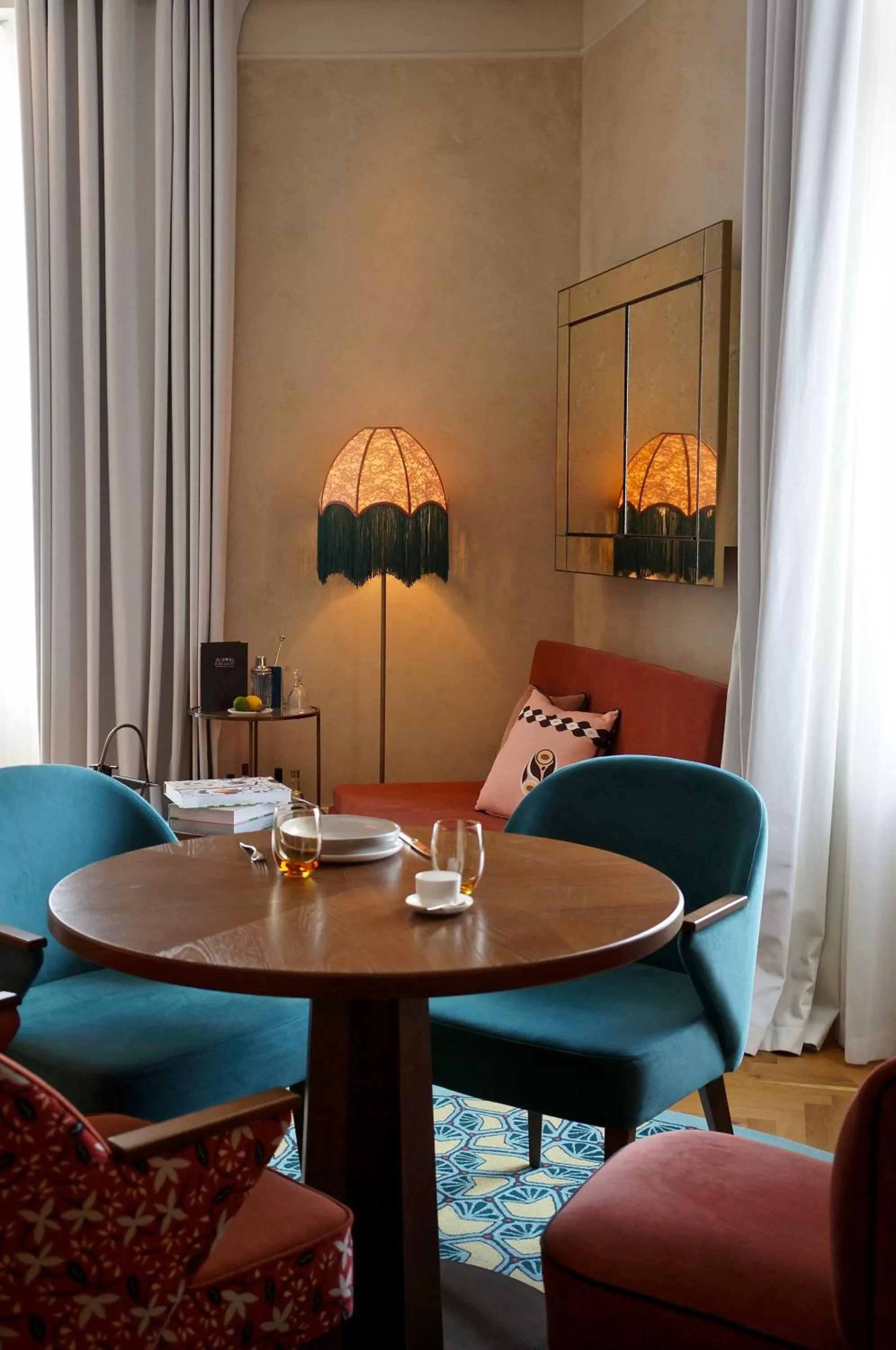 Seating area in Hotel MOTTO