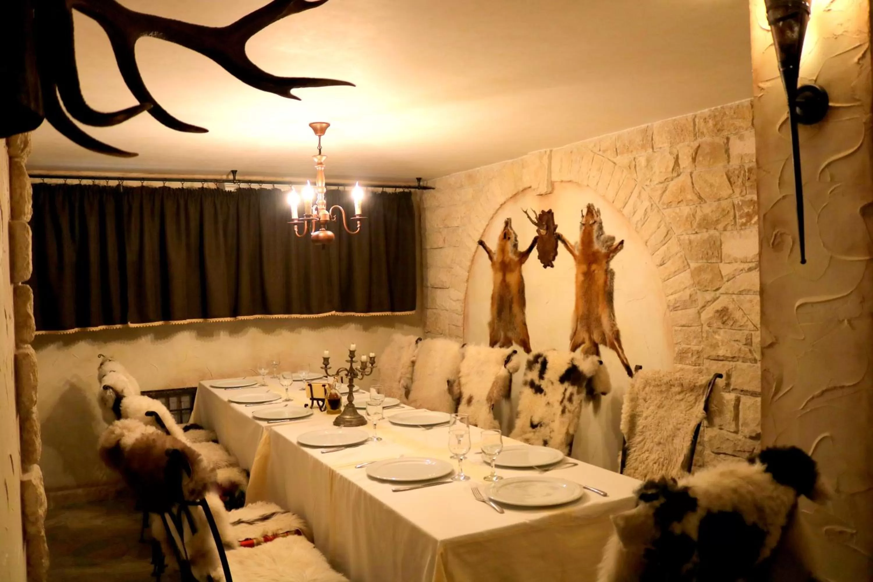 Restaurant/places to eat in Castel Transilvania