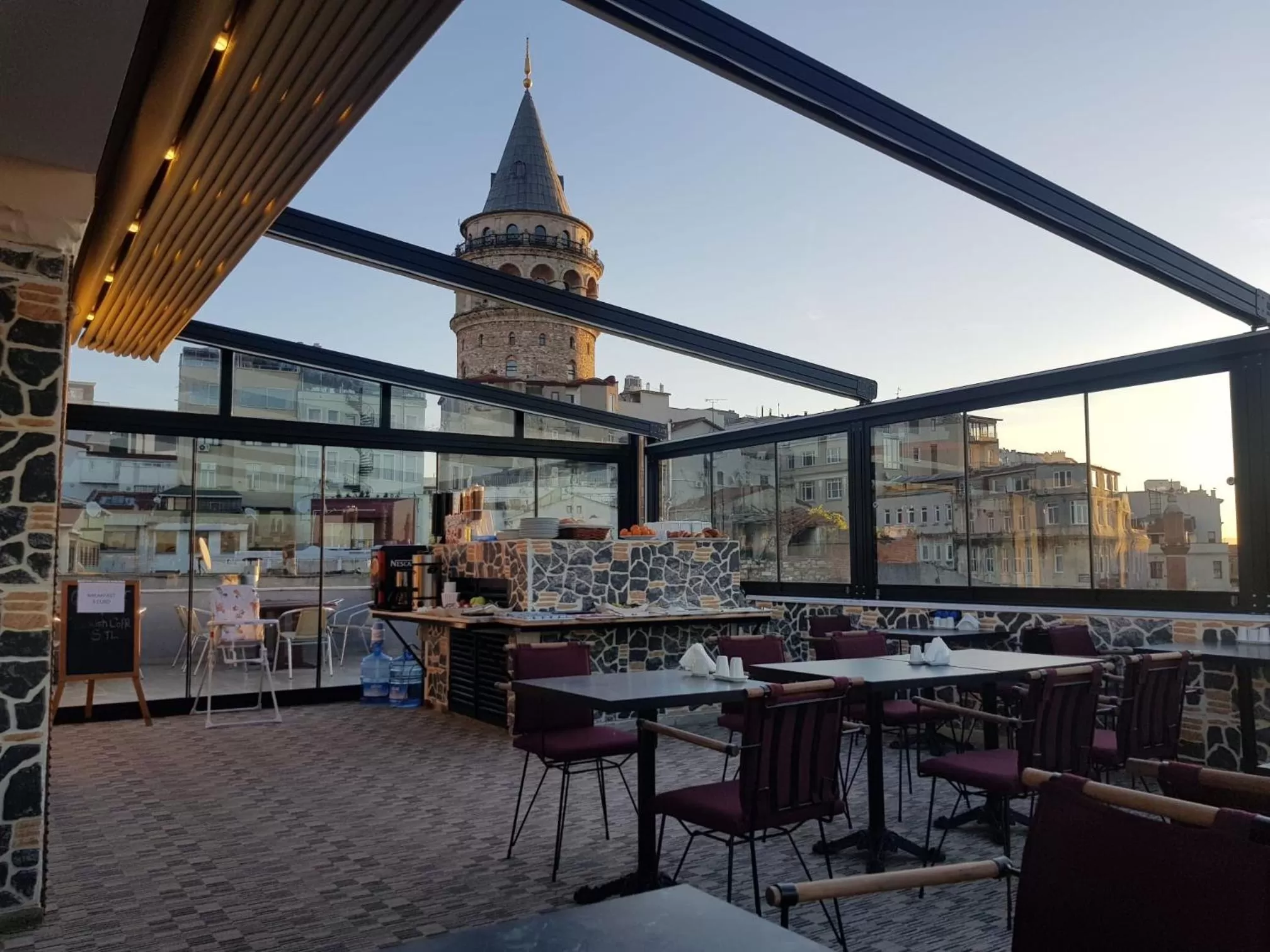 Restaurant/places to eat in Galatower Hotel