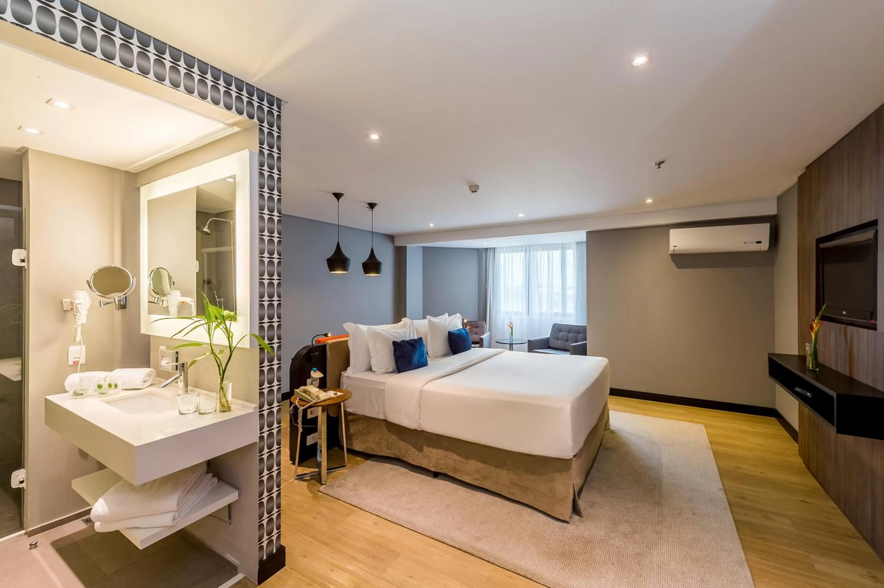 Bathroom, Bed in Grand Mercure Brasilia Eixo Monumental