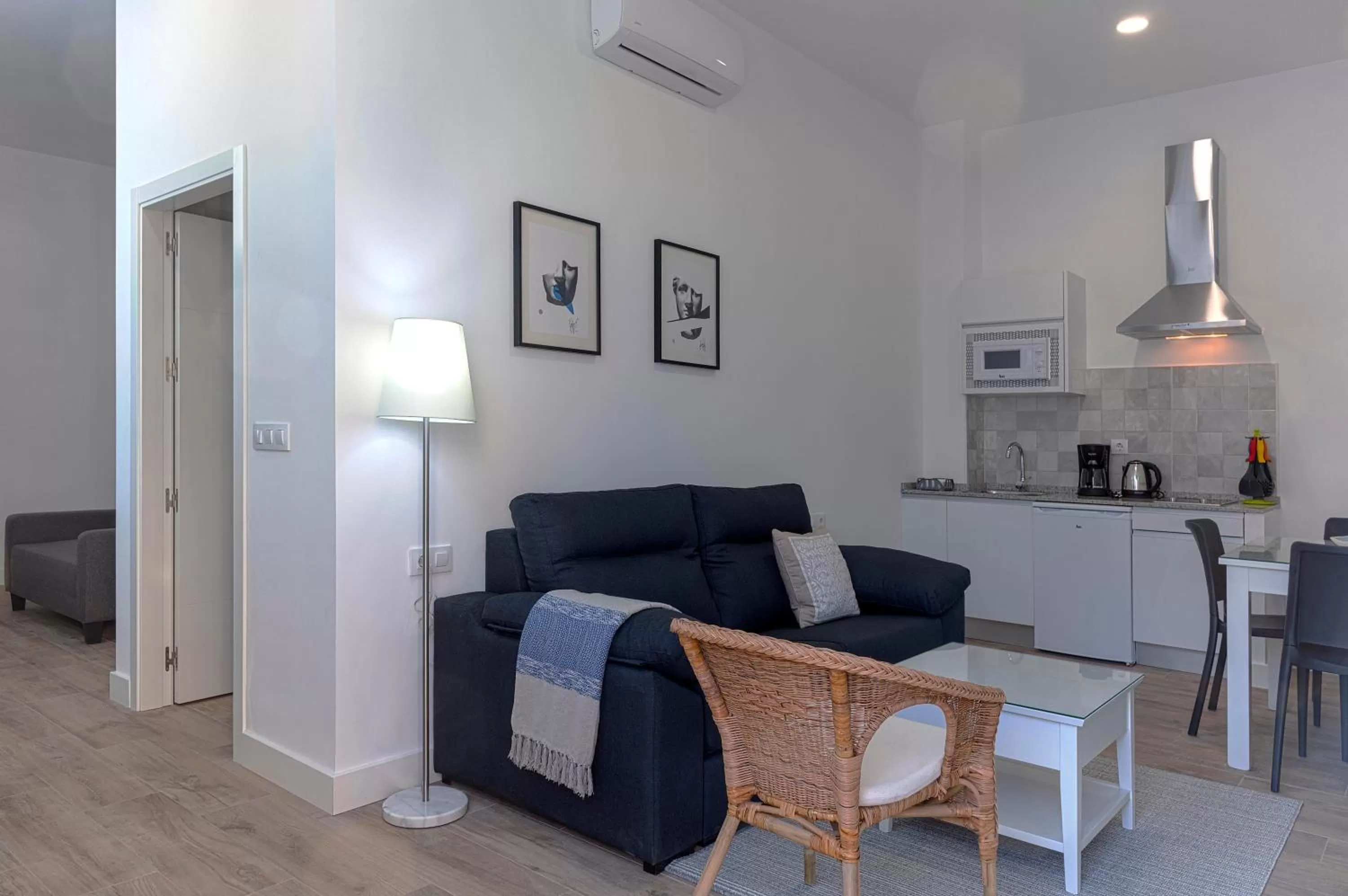 Kitchen or kitchenette, Dining Area in Hotel Apartamentos MPD