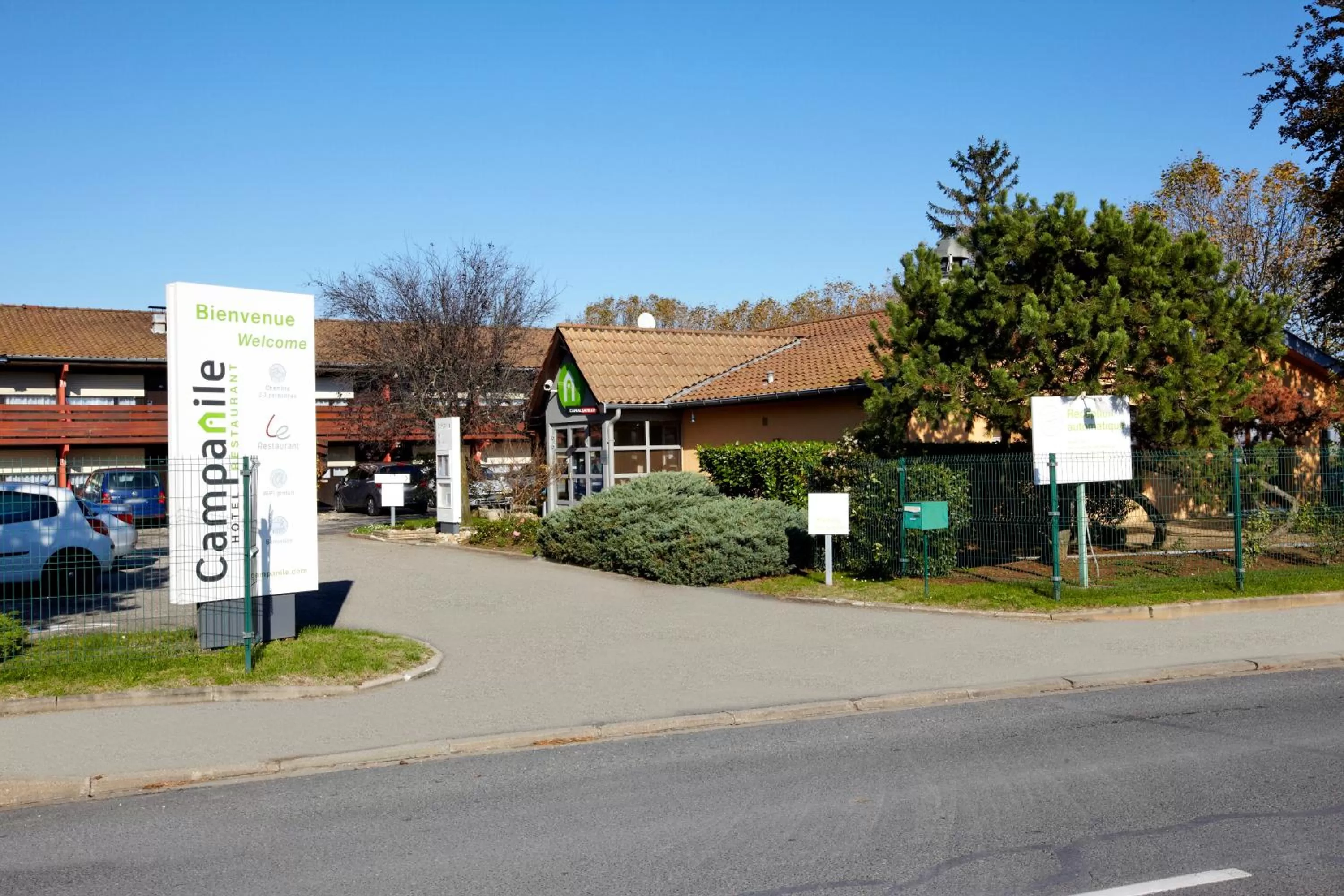 Facade/entrance in Campanile Villefranche-Sur-Saône
